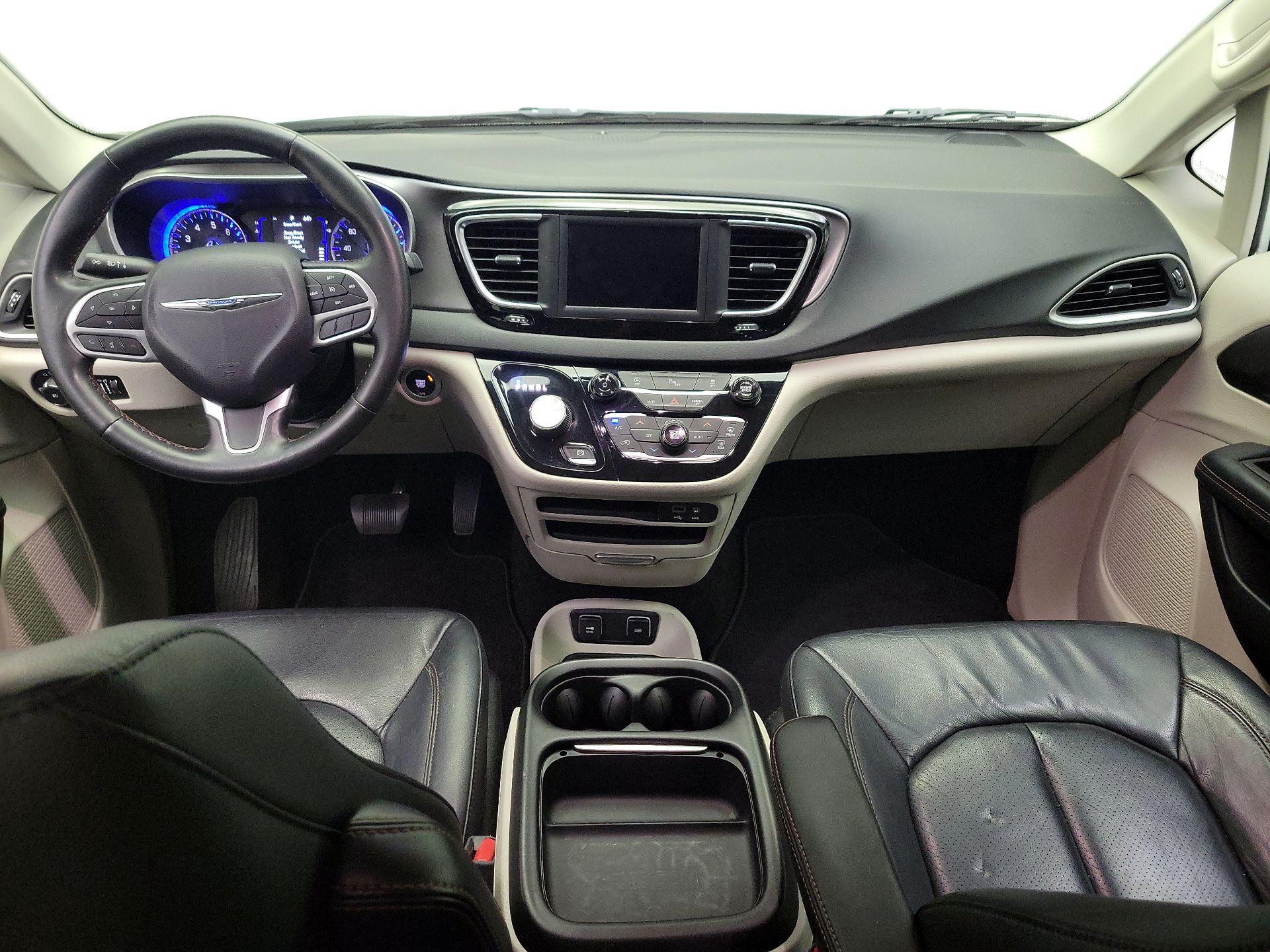 Thumbnail: 2020 Chrysler Pacifica - 9