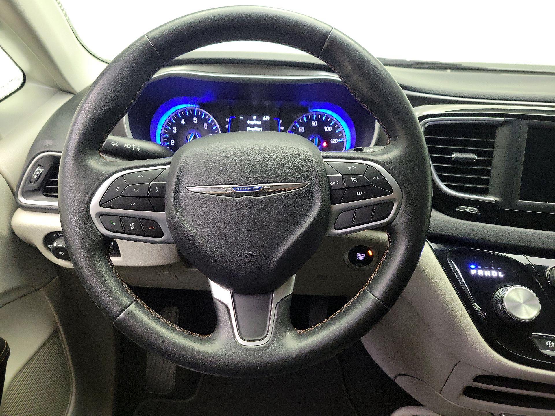 Thumbnail: 2020 Chrysler Pacifica - 10