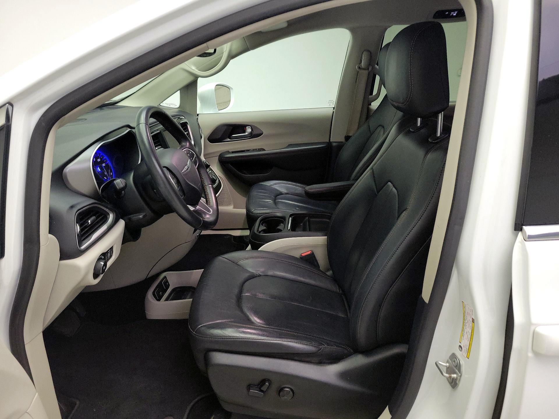 Thumbnail: 2020 Chrysler Pacifica - 11