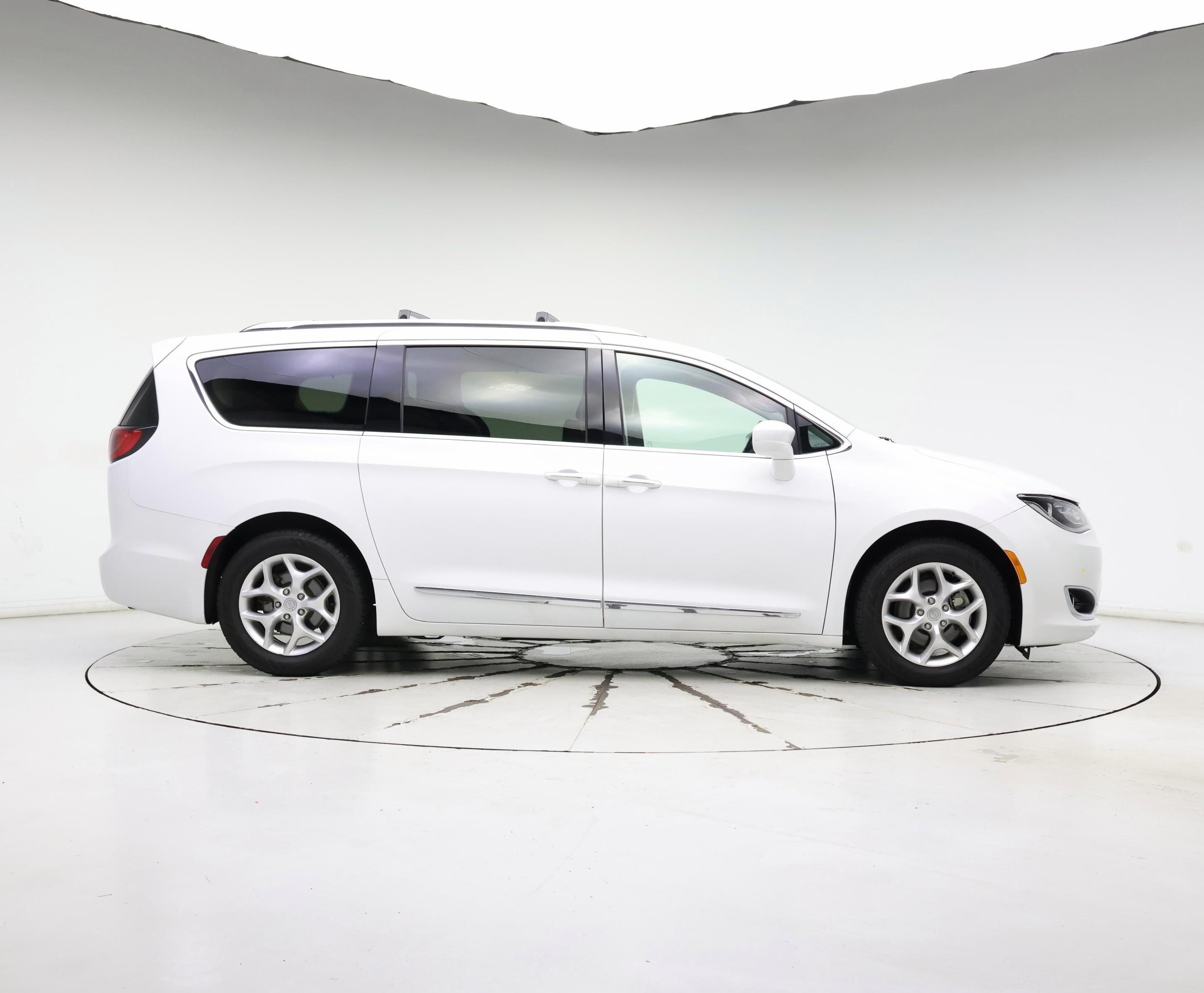 Thumbnail: 2020 Chrysler Pacifica - 7