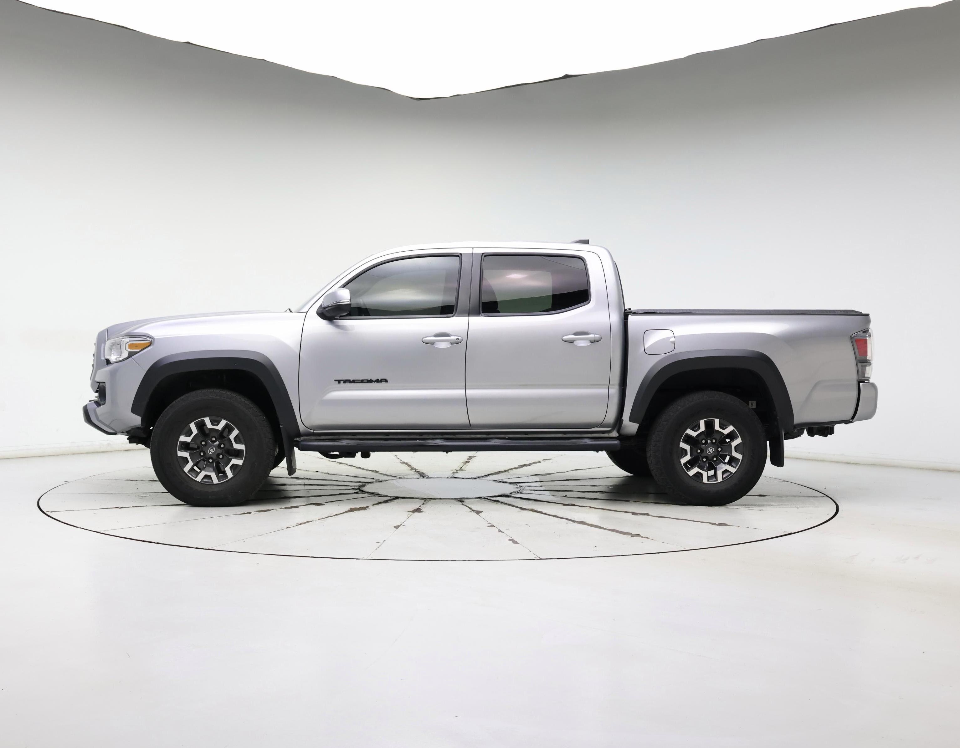 Thumbnail: 2020 Toyota Tacoma - 3
