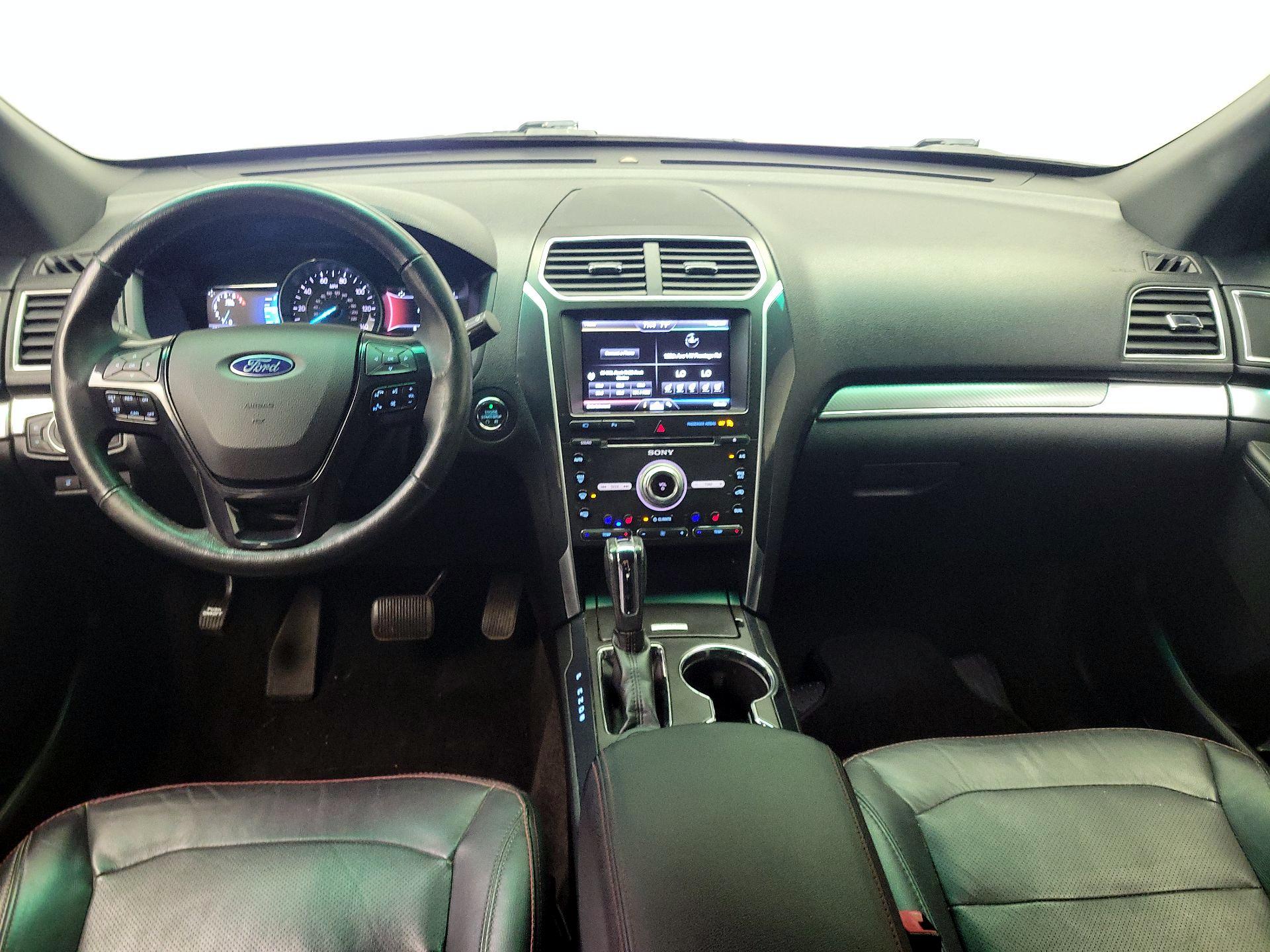 Thumbnail: 2016 Ford Explorer - 9