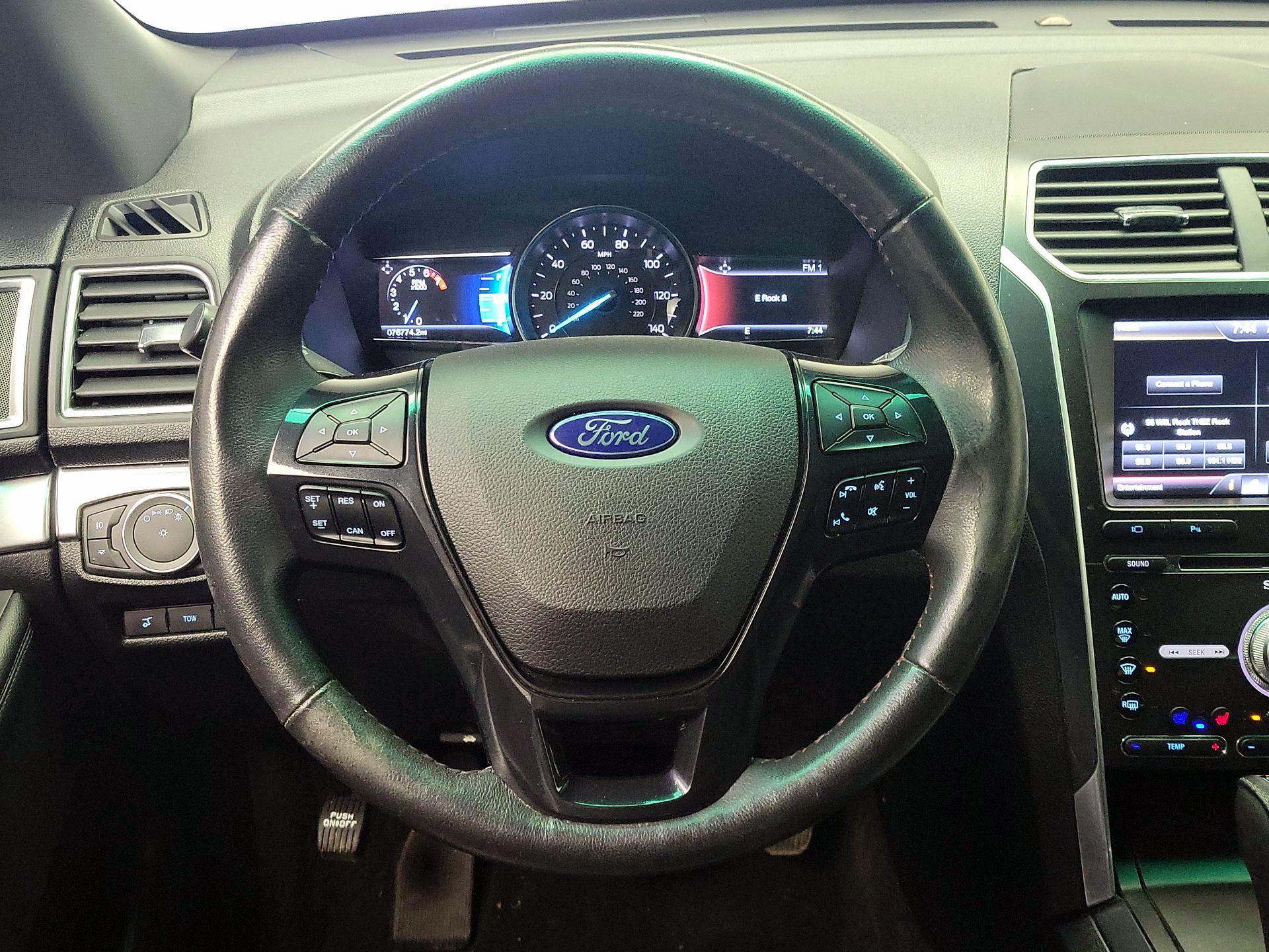 Thumbnail: 2016 Ford Explorer - 10