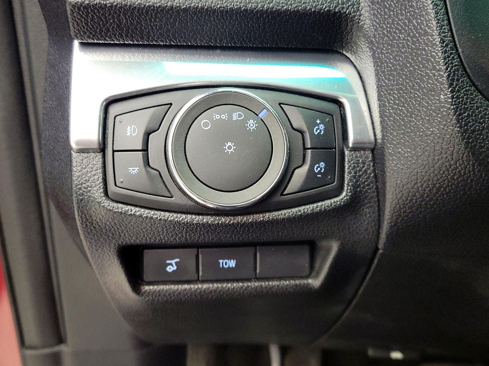 Thumbnail: 2016 Ford Explorer - 13