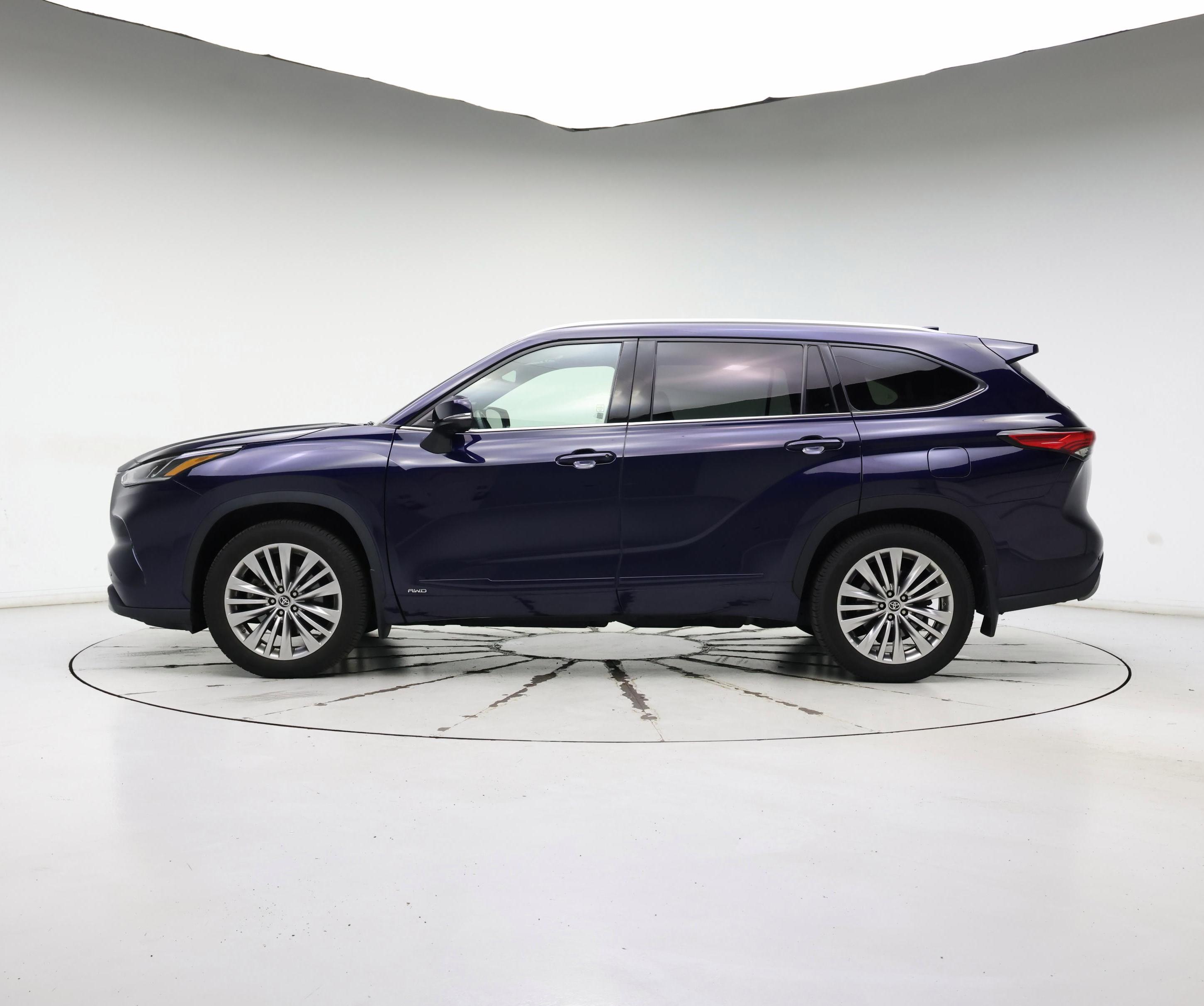 Thumbnail: 2022 Toyota Highlander - 3