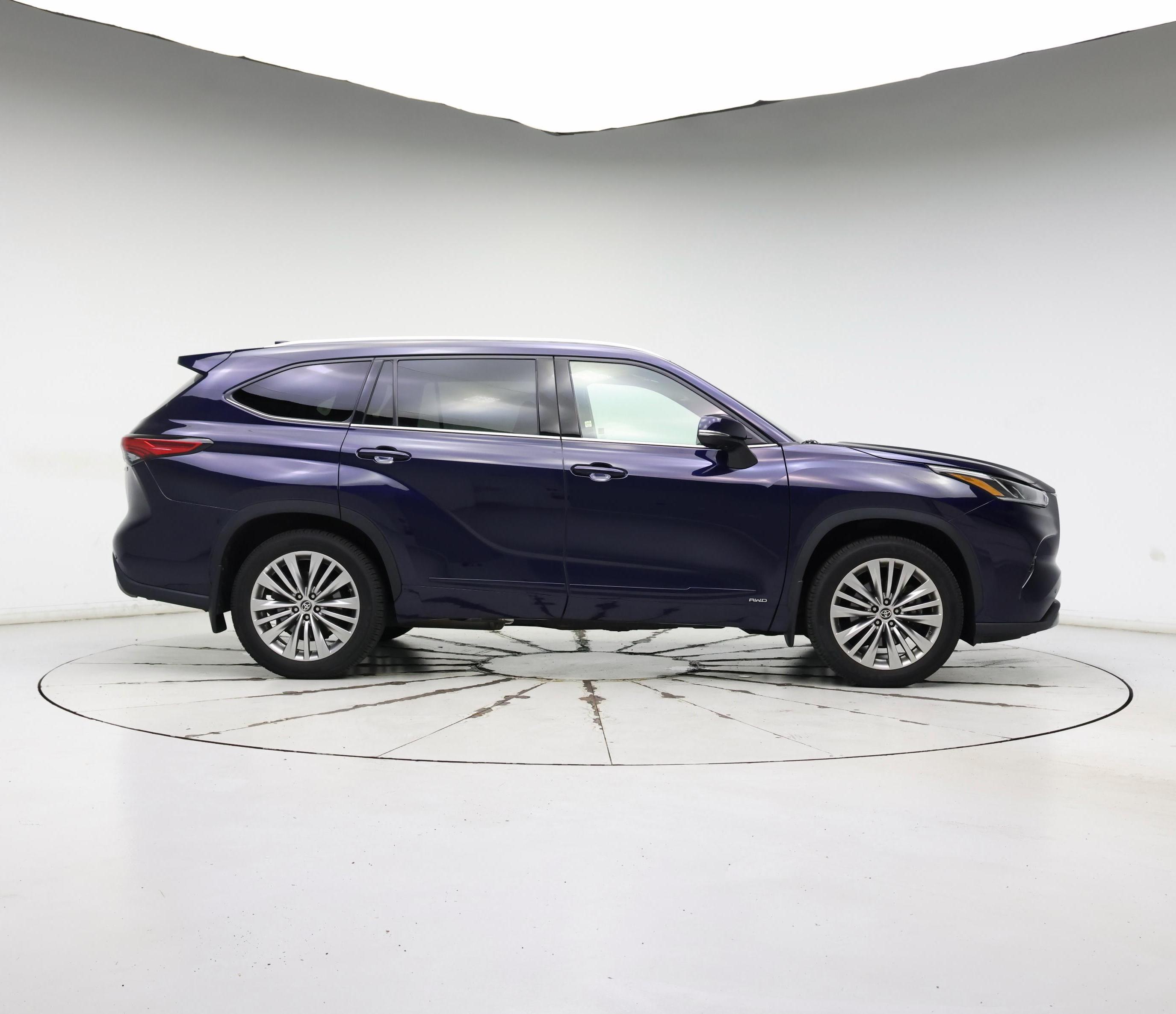Thumbnail: 2022 Toyota Highlander - 7