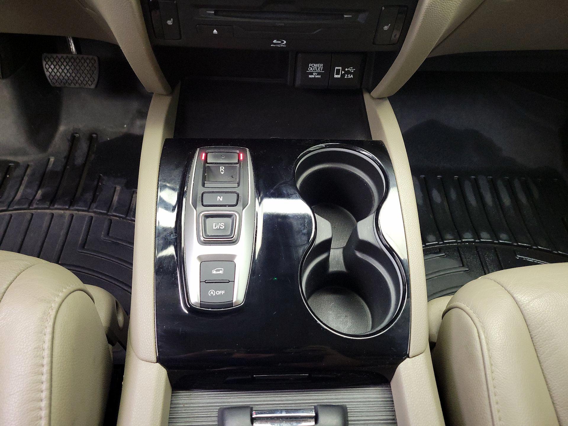 Thumbnail: 2019 Honda Pilot - 17