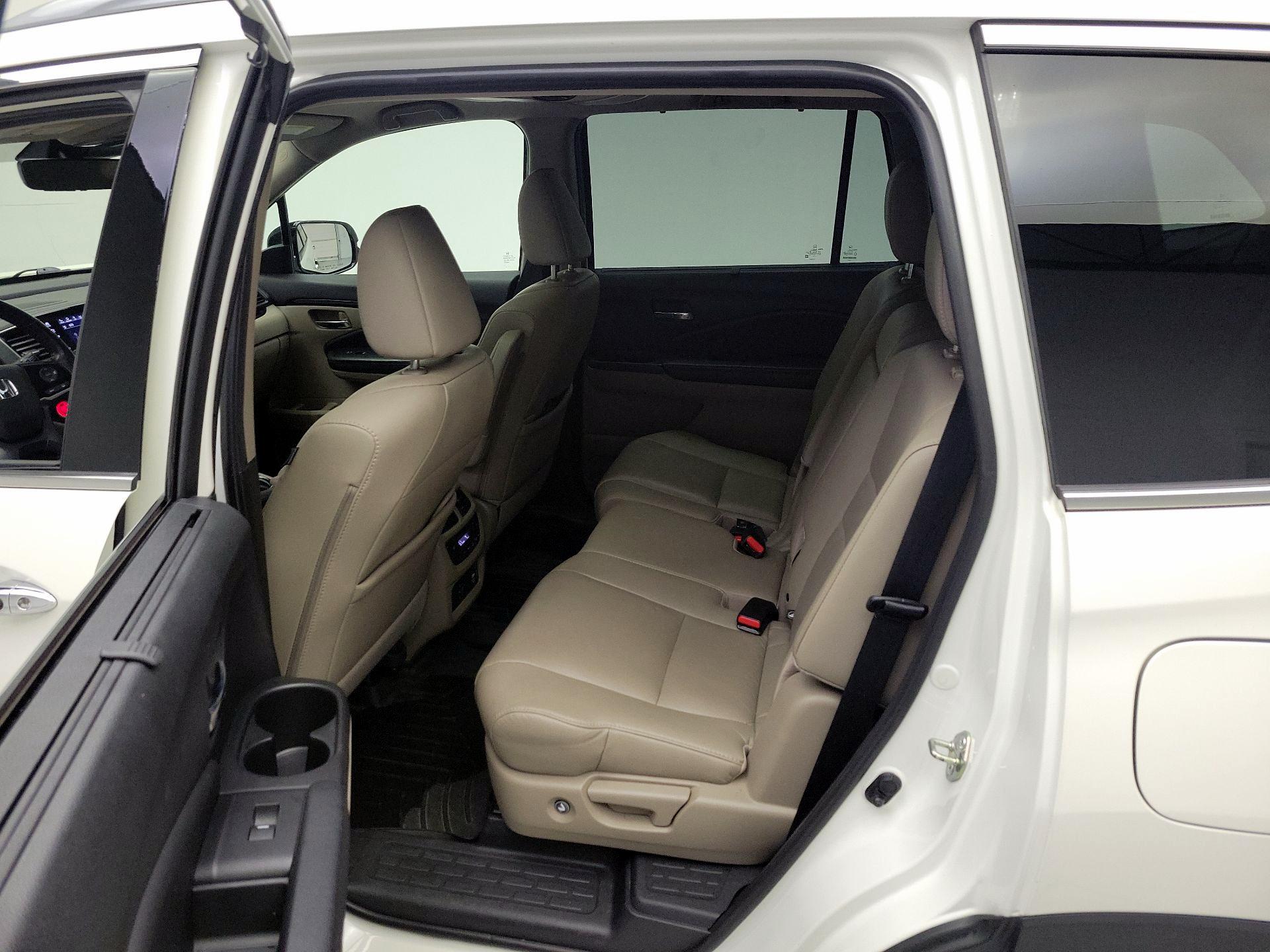 Thumbnail: 2019 Honda Pilot - 20