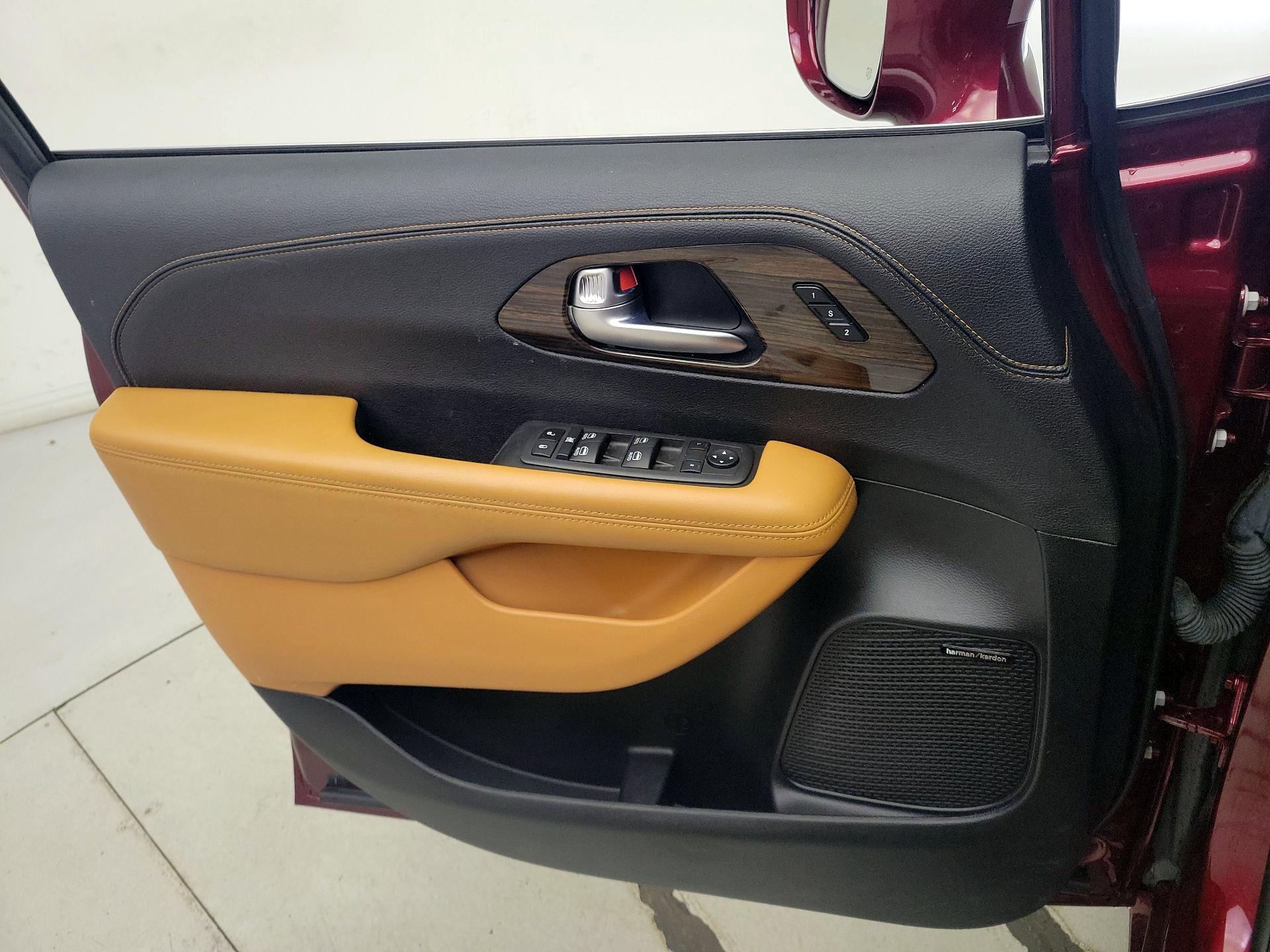 Thumbnail: 2021 Chrysler Pacifica - 12