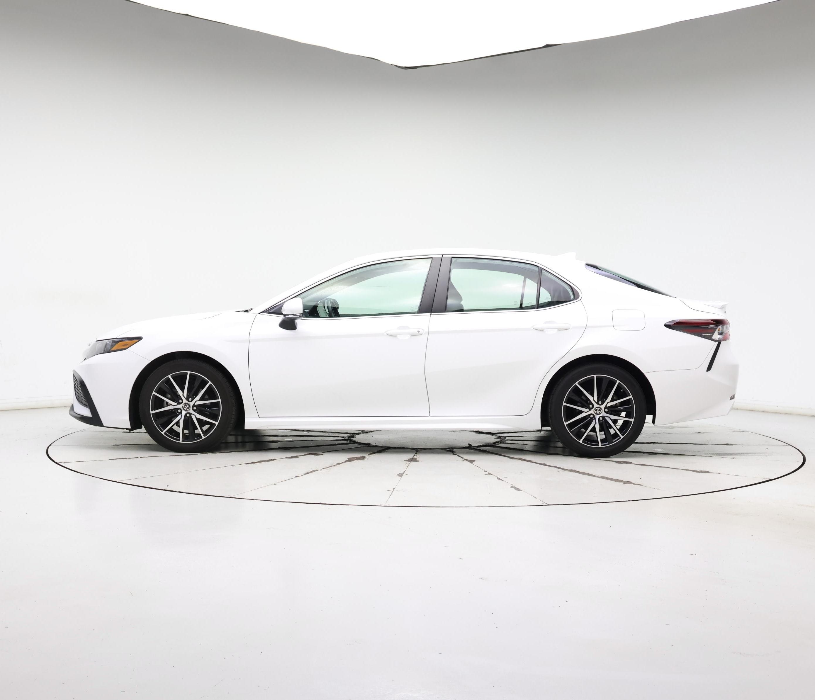 Thumbnail: 2022 Toyota Camry - 3