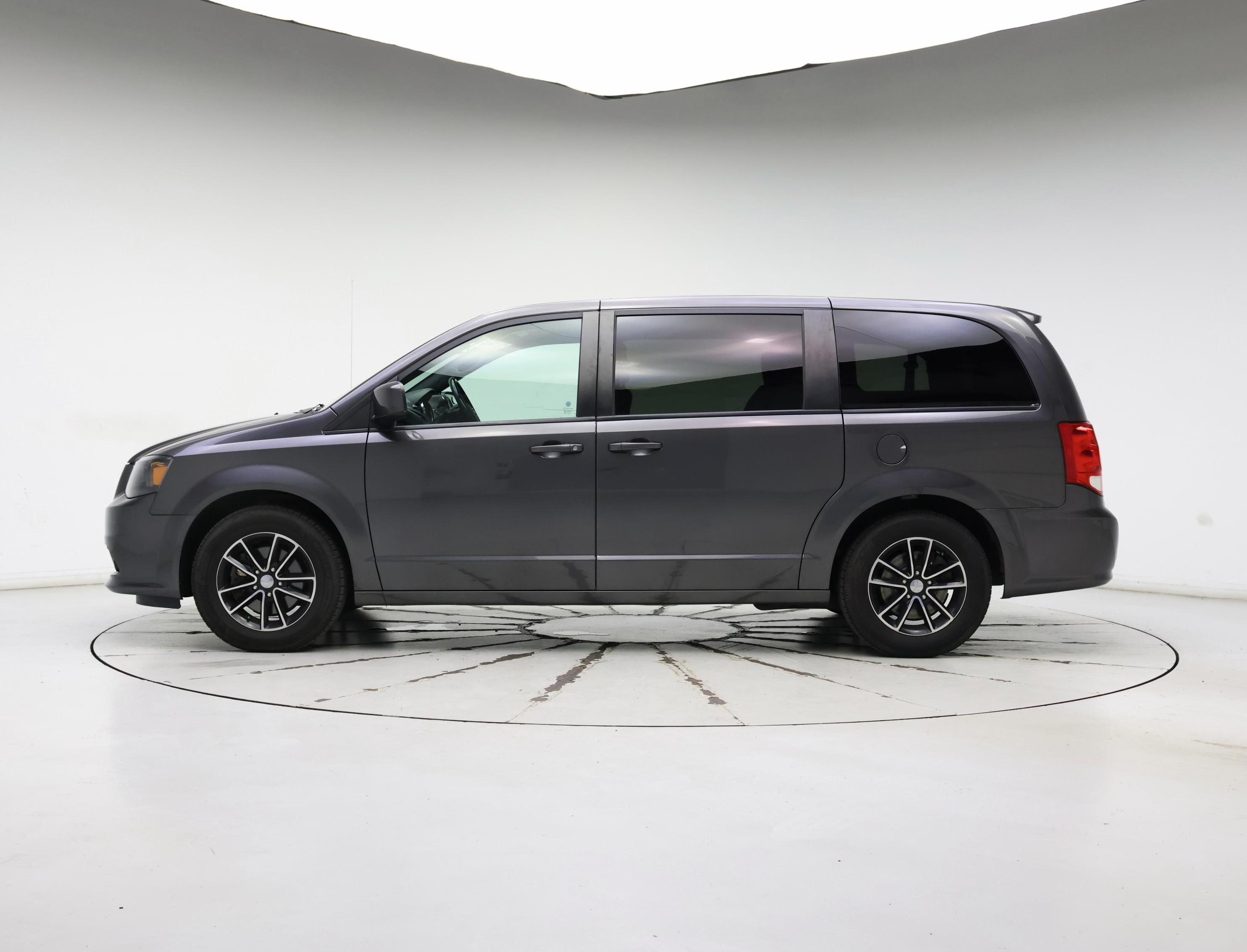 Thumbnail: 2018 Dodge Grand Caravan - 3