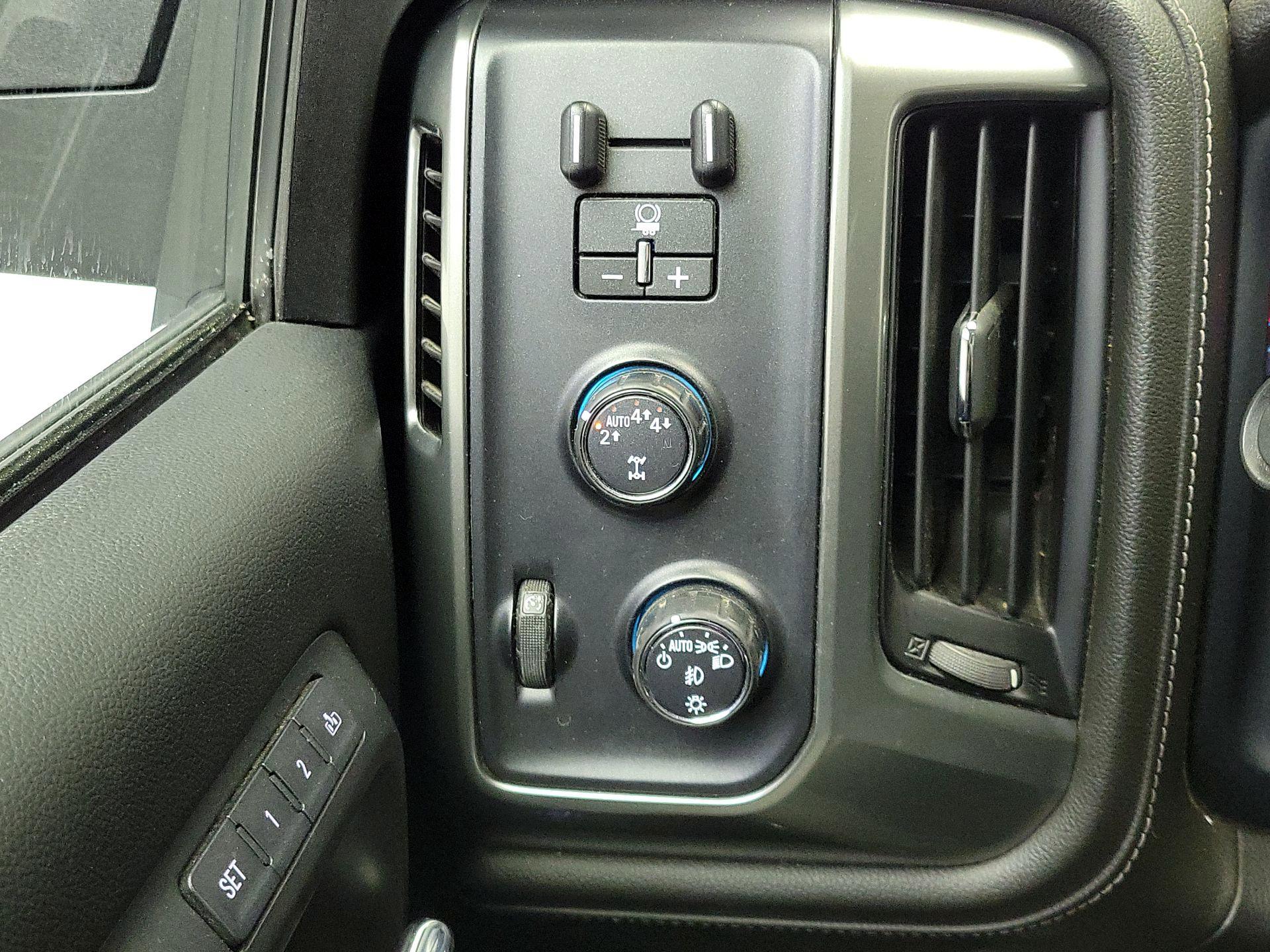 Thumbnail: 2018 Chevrolet Silverado 1500 - 13