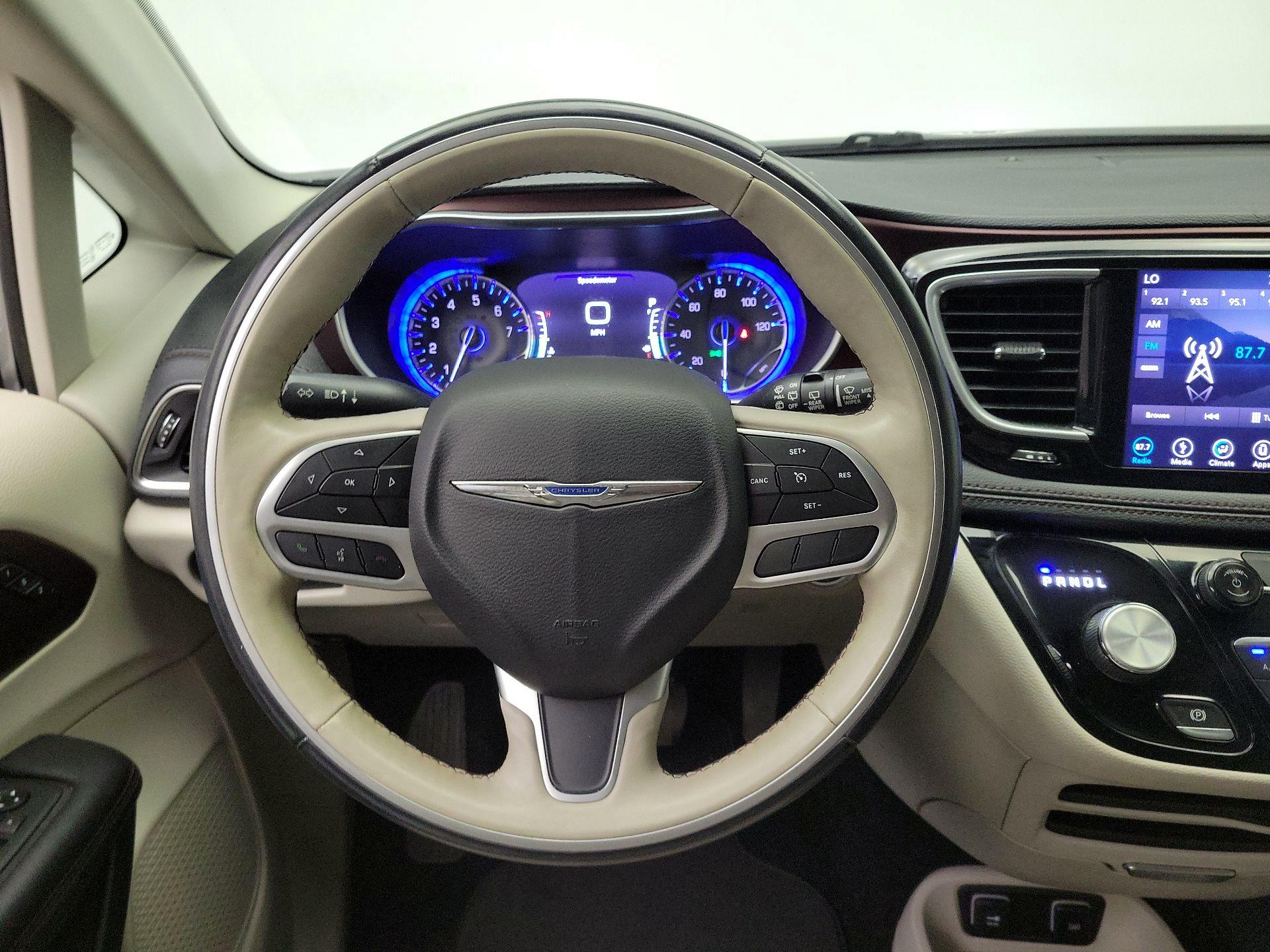 Thumbnail: 2019 Chrysler Pacifica - 10