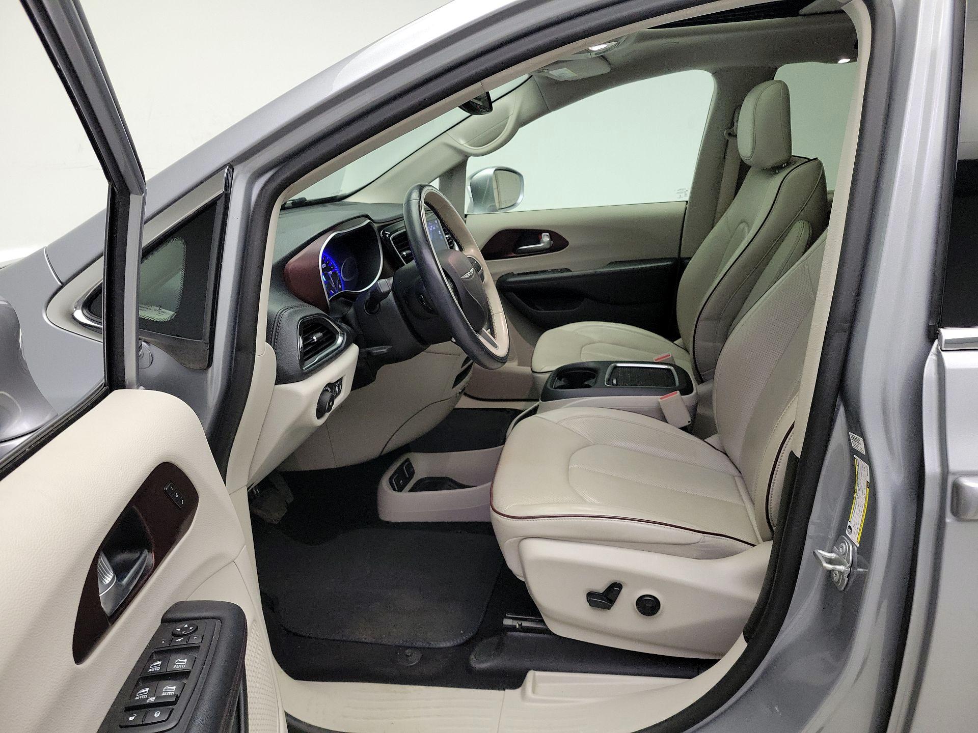 Thumbnail: 2019 Chrysler Pacifica - 11