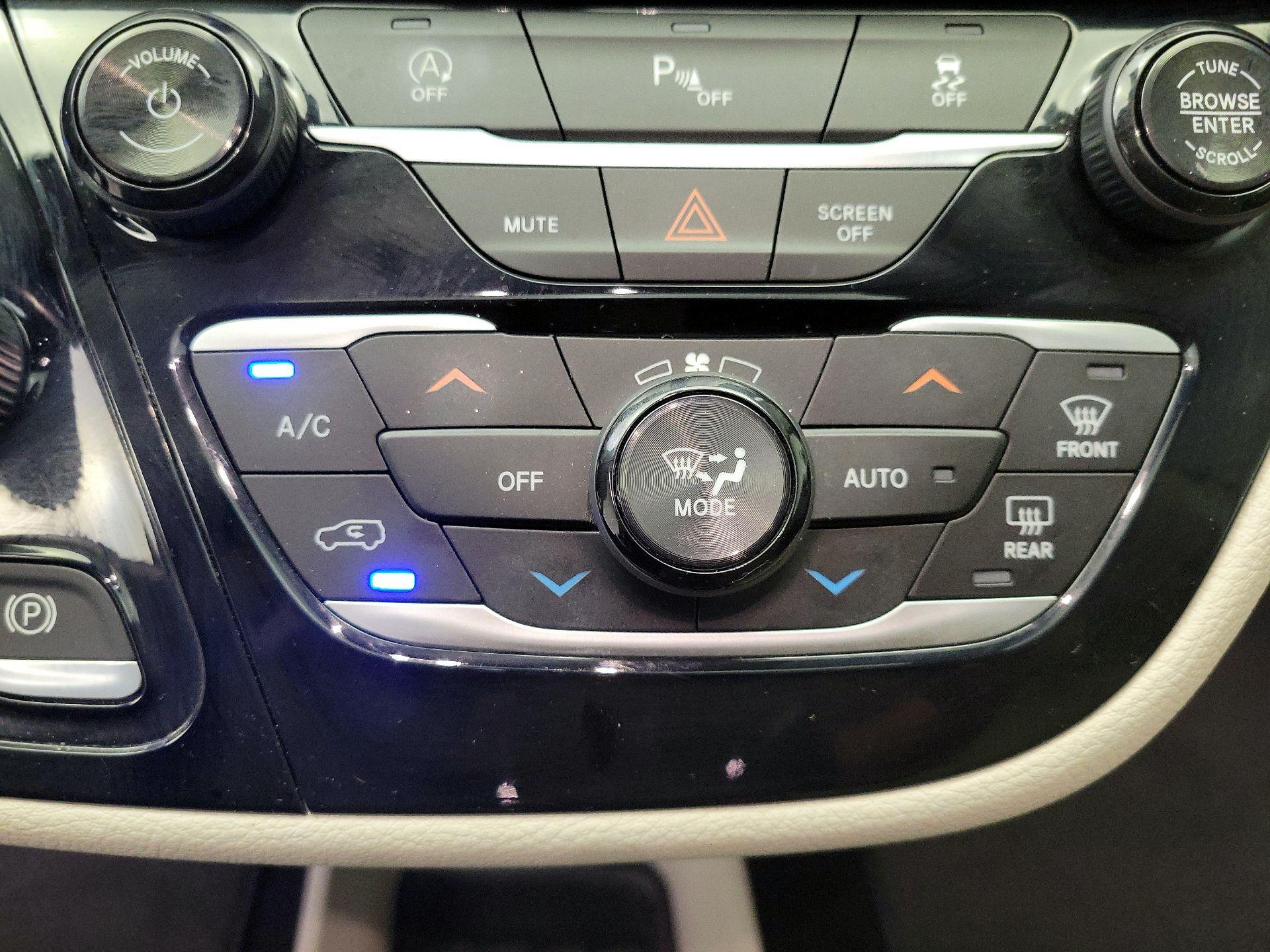 Thumbnail: 2019 Chrysler Pacifica - 15