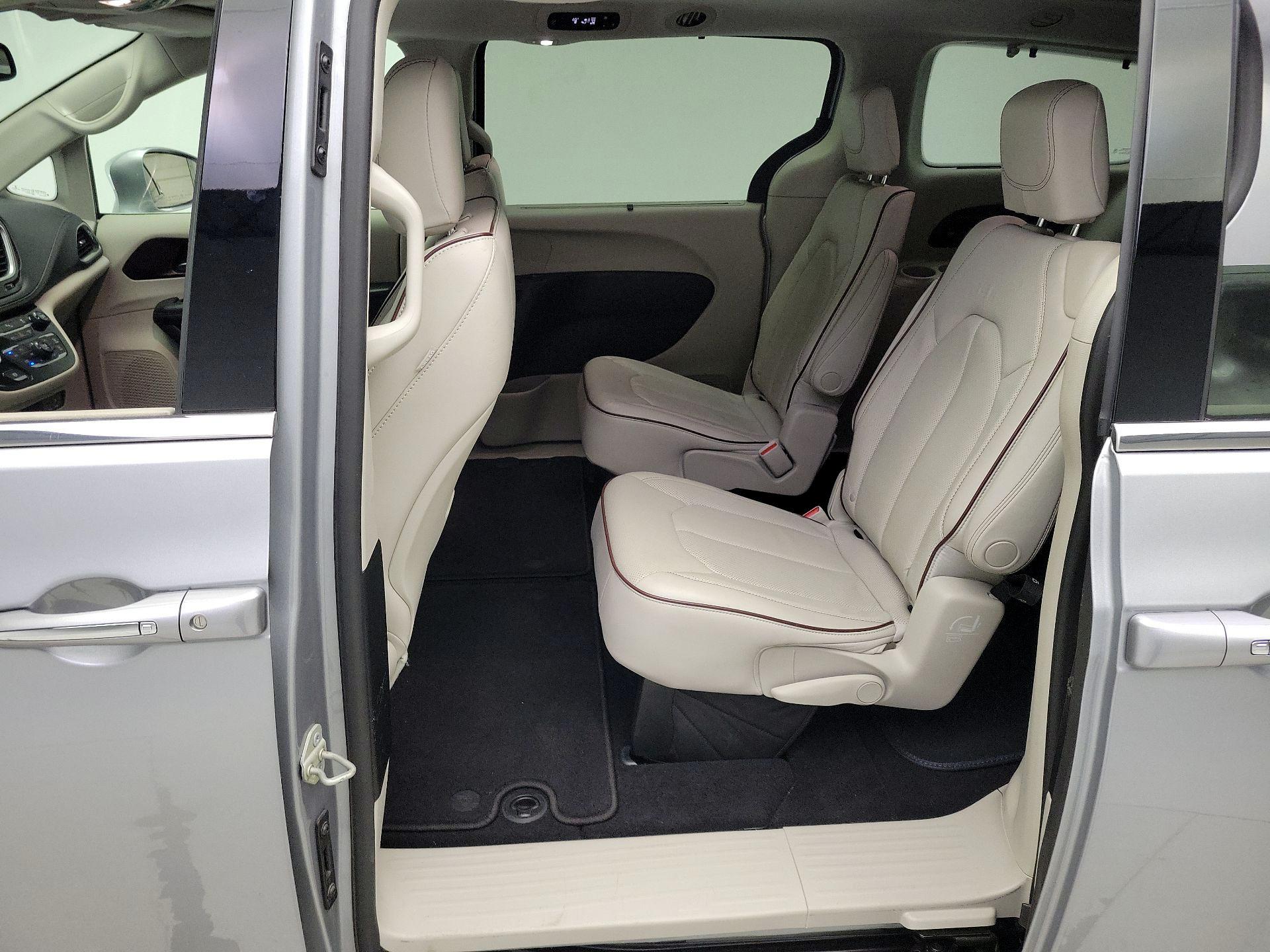 Thumbnail: 2019 Chrysler Pacifica - 19