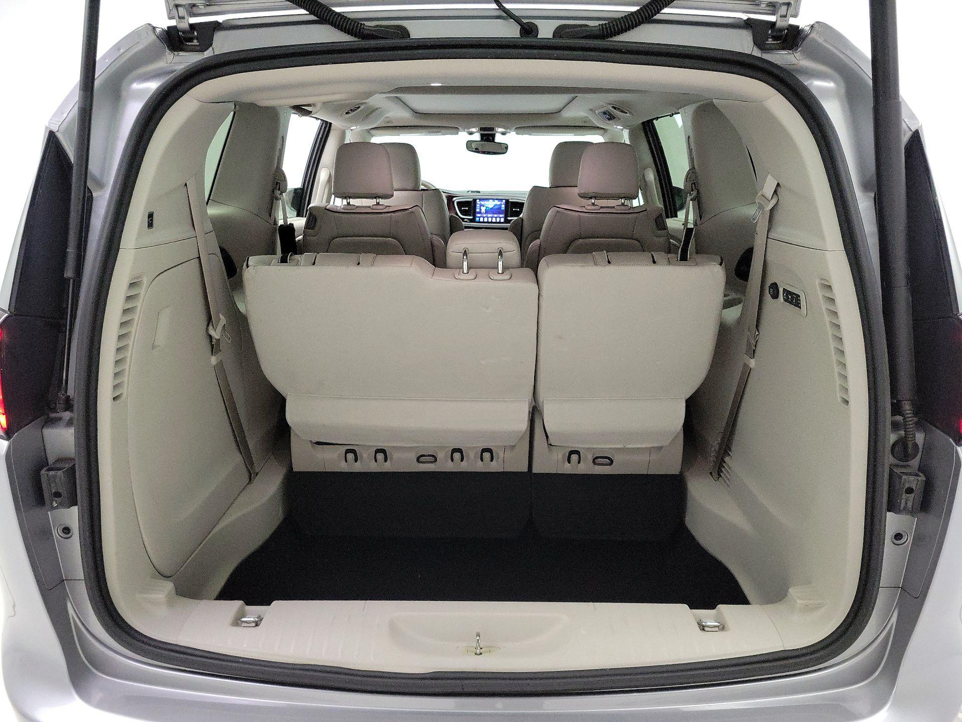 Thumbnail: 2019 Chrysler Pacifica - 20