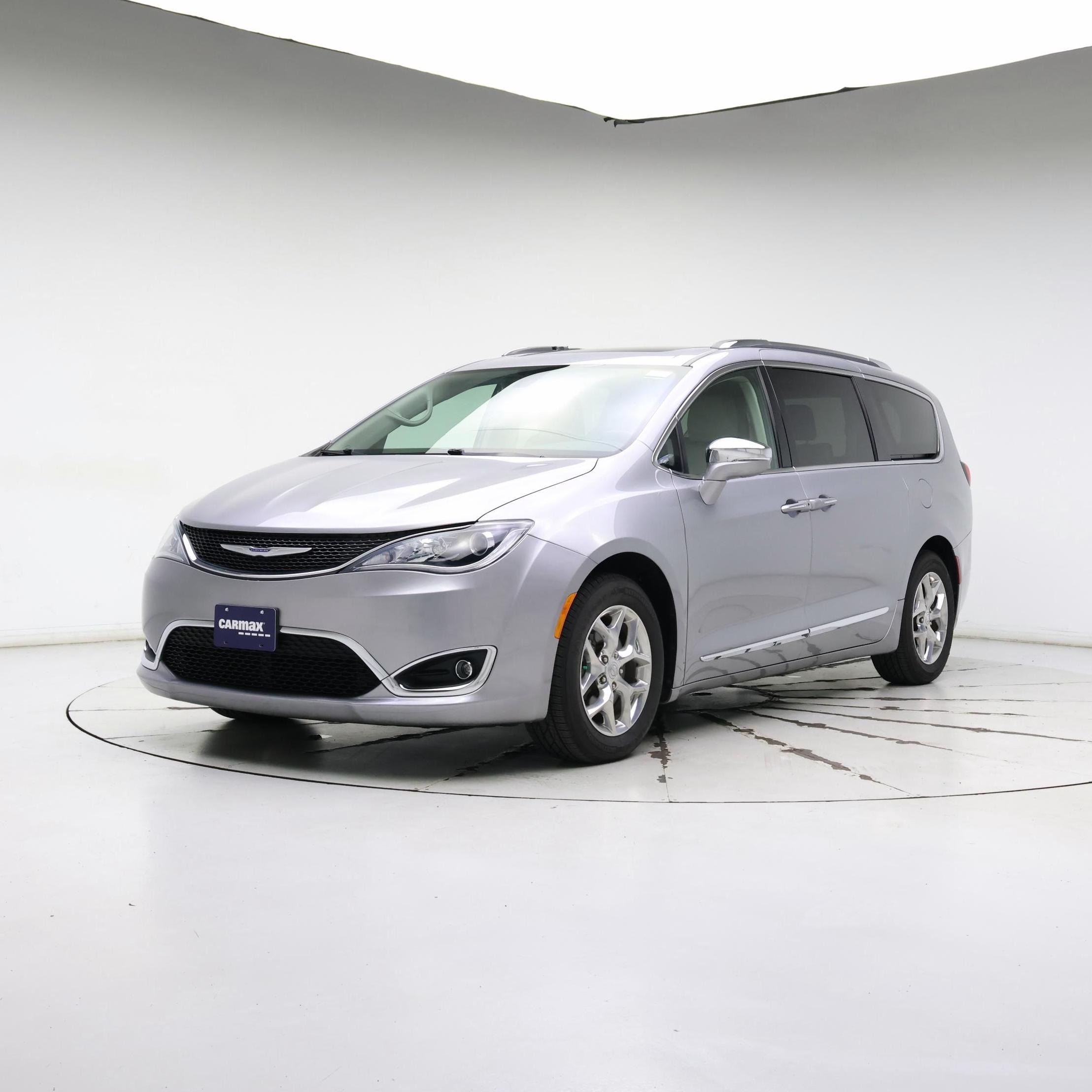 Thumbnail: 2019 Chrysler Pacifica - 4
