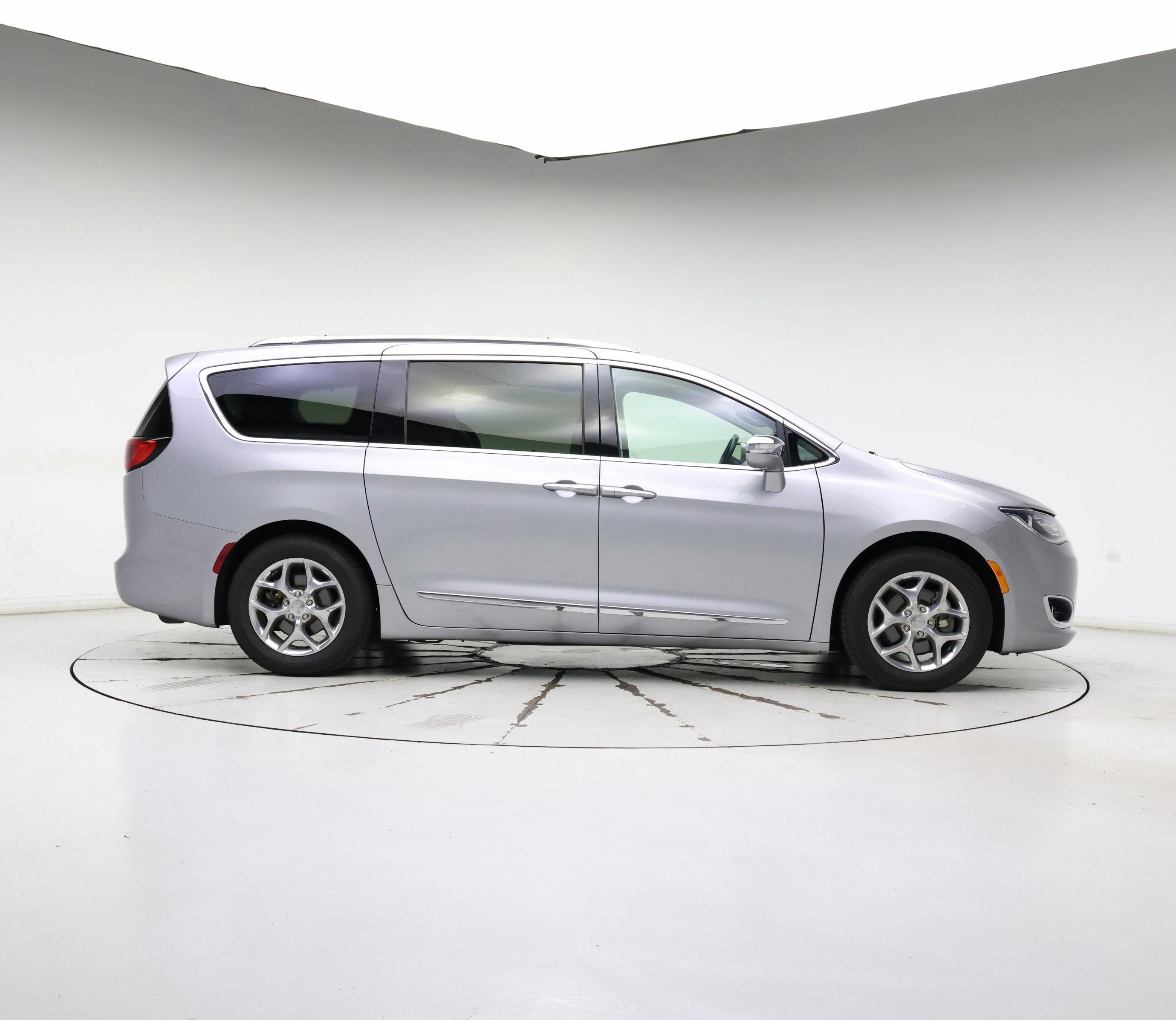 Thumbnail: 2019 Chrysler Pacifica - 7