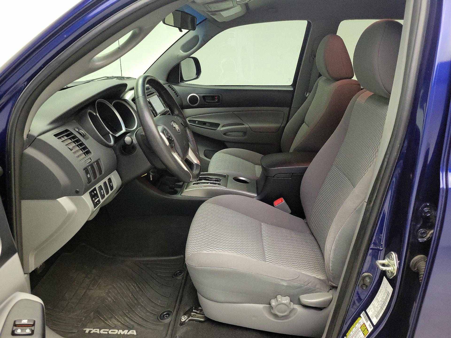 Thumbnail: 2015 Toyota Tacoma - 11