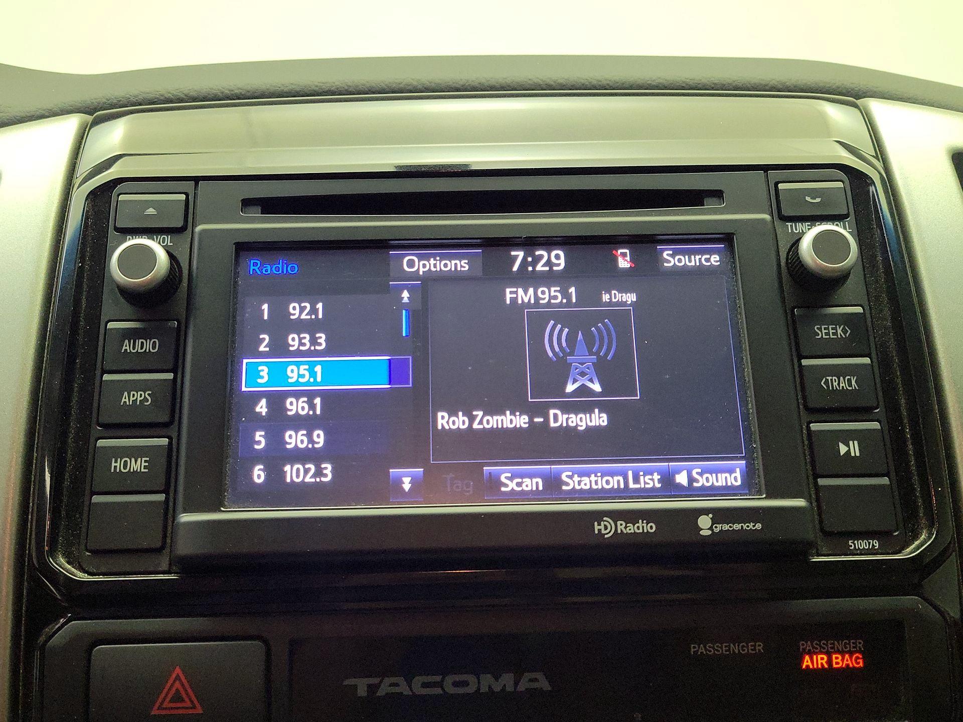 Thumbnail: 2015 Toyota Tacoma - 15