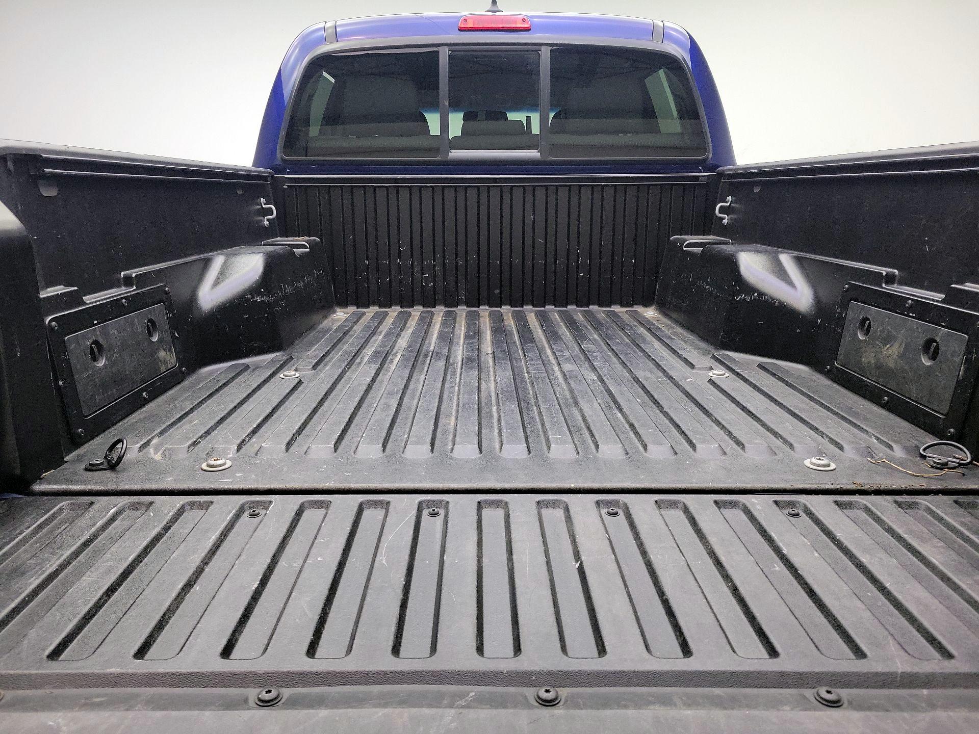Thumbnail: 2015 Toyota Tacoma - 20