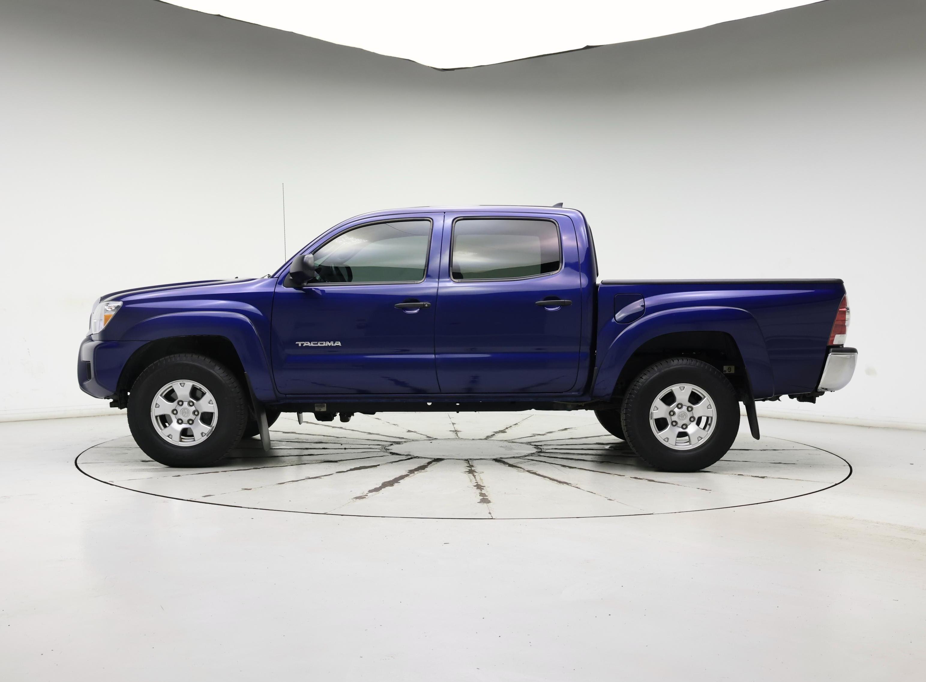 Thumbnail: 2015 Toyota Tacoma - 3