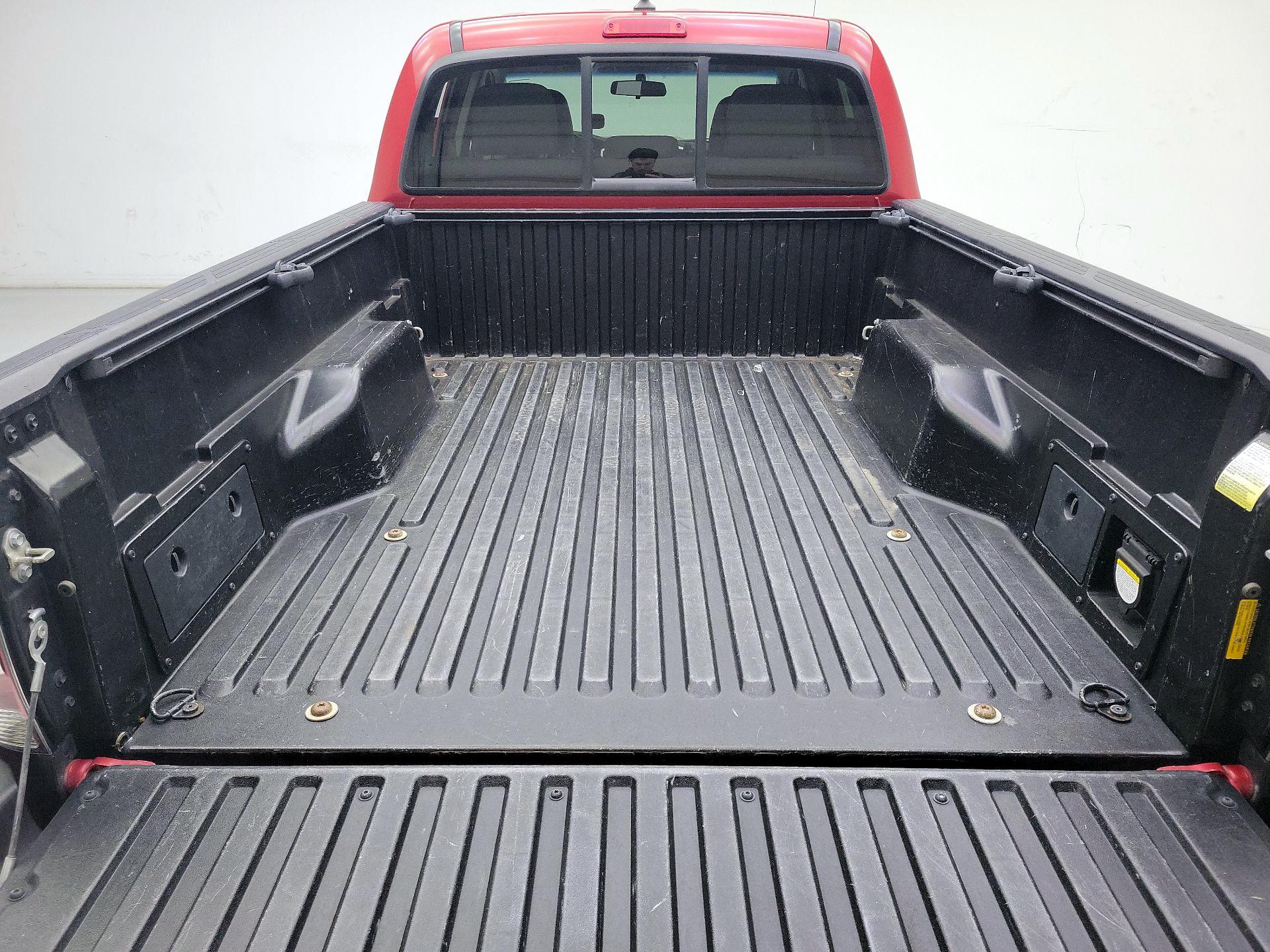 Thumbnail: 2015 Toyota Tacoma - 20