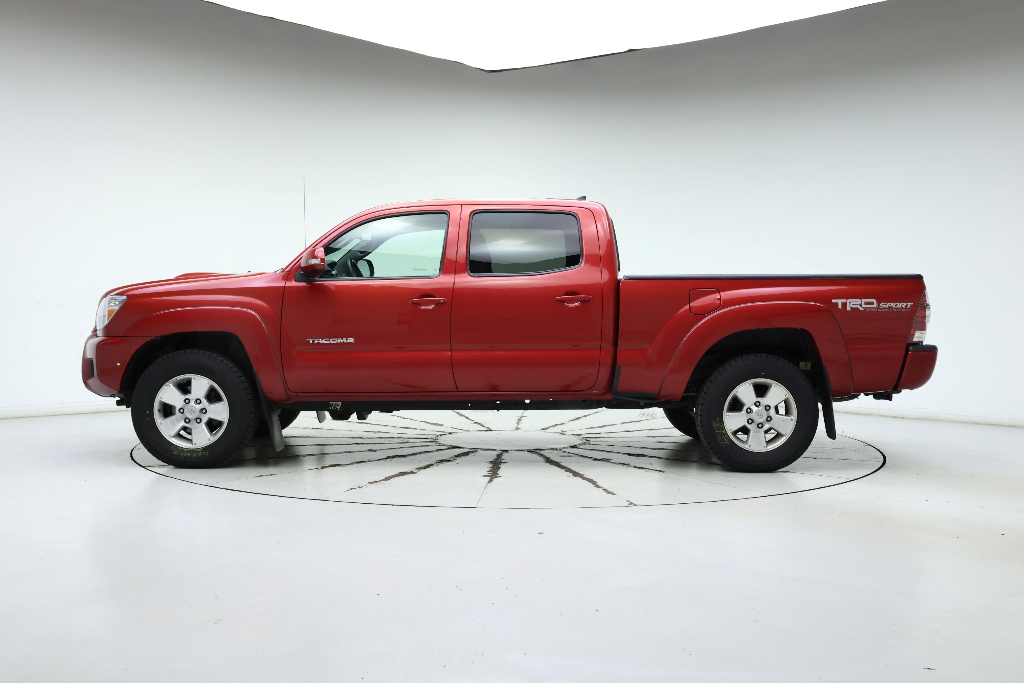 Thumbnail: 2015 Toyota Tacoma - 3