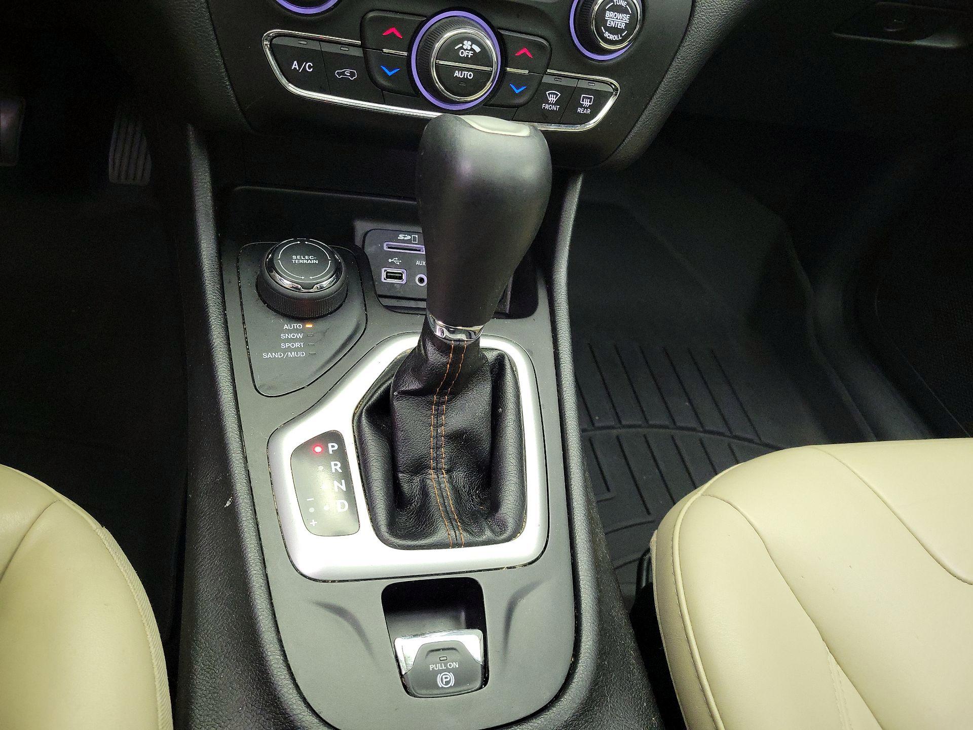 Thumbnail: 2017 Jeep Cherokee - 18