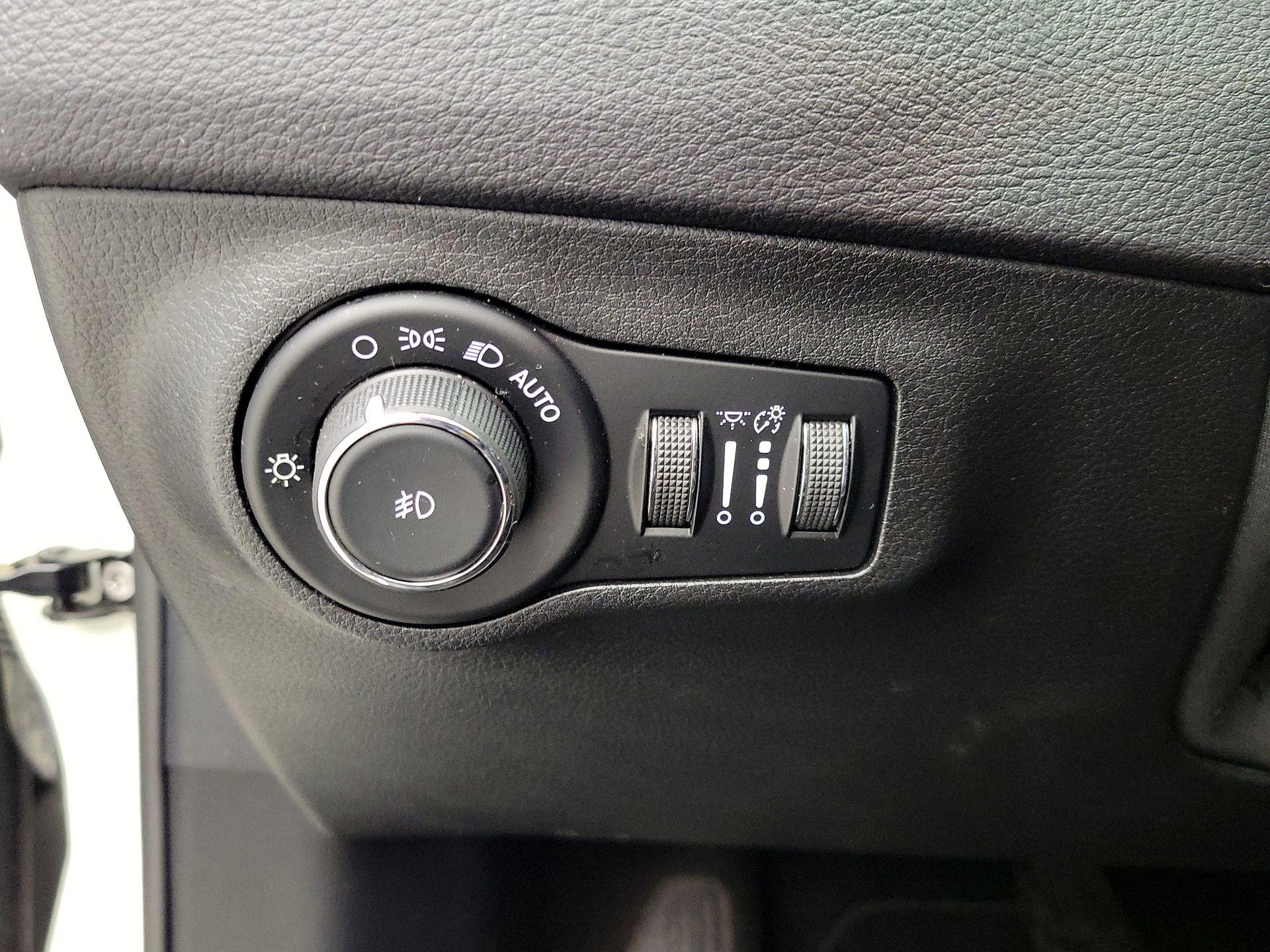 Thumbnail: 2017 Jeep Compass - 13