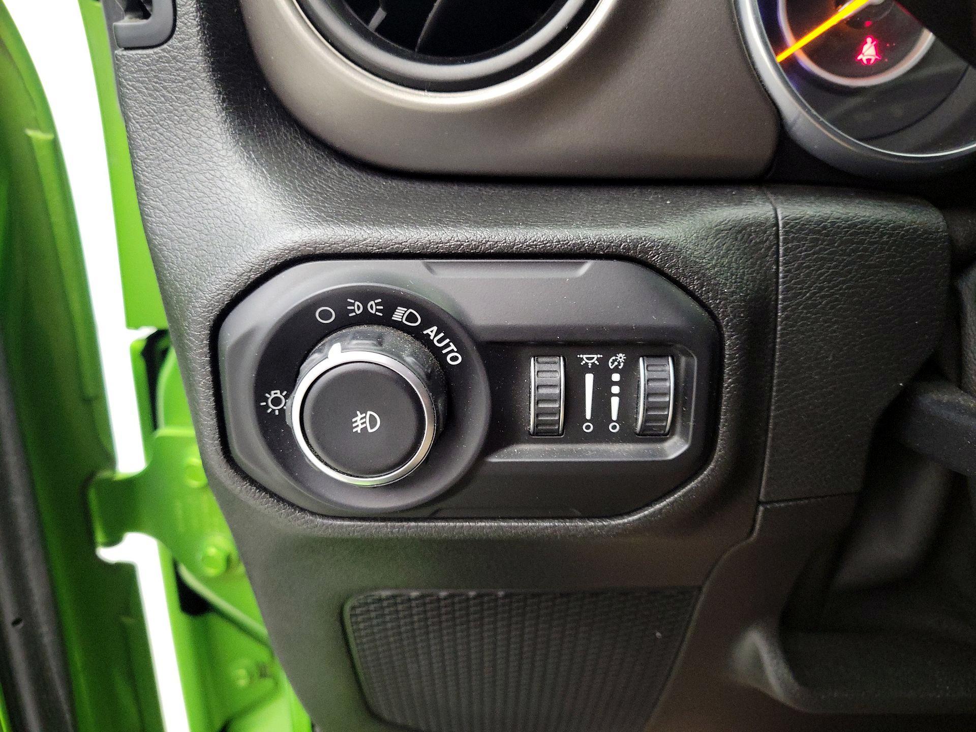 Thumbnail: 2018 Jeep Wrangler - 13