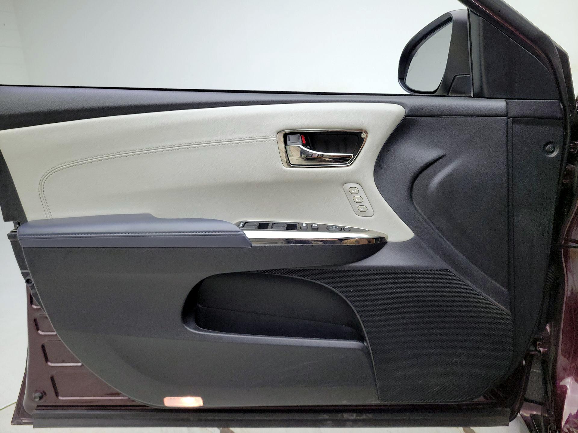 Thumbnail: 2015 Toyota Avalon - 12