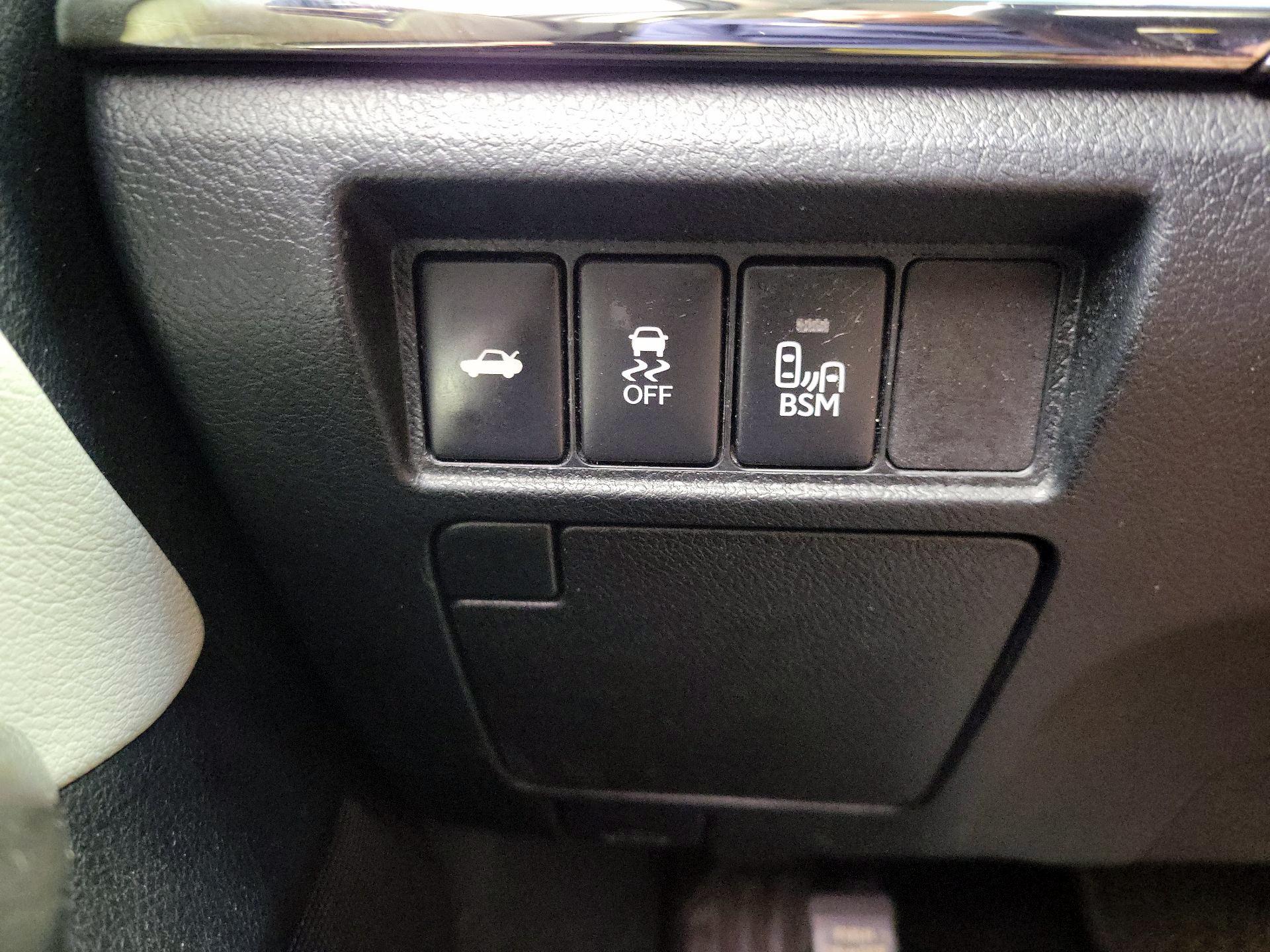 Thumbnail: 2015 Toyota Avalon - 13
