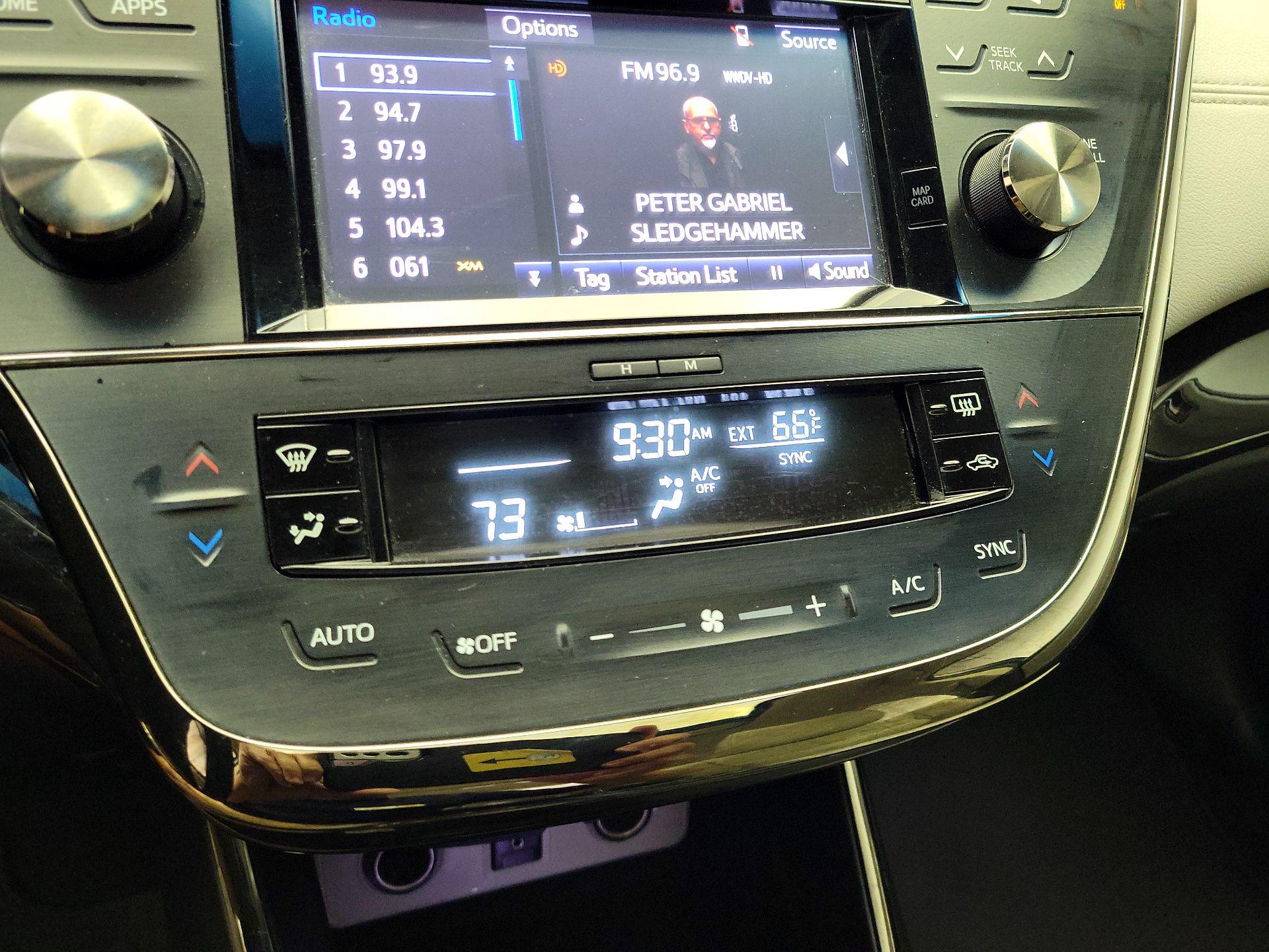 Thumbnail: 2015 Toyota Avalon - 17