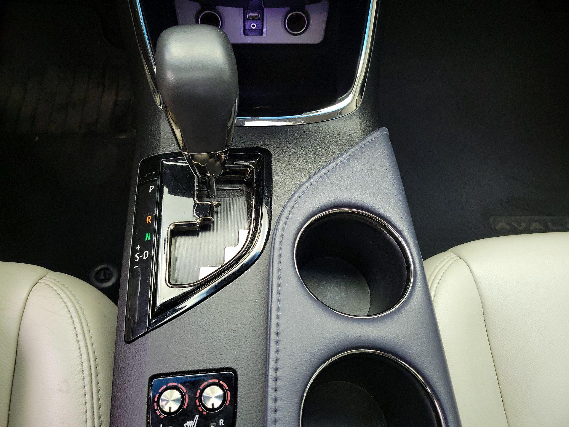 Thumbnail: 2015 Toyota Avalon - 18