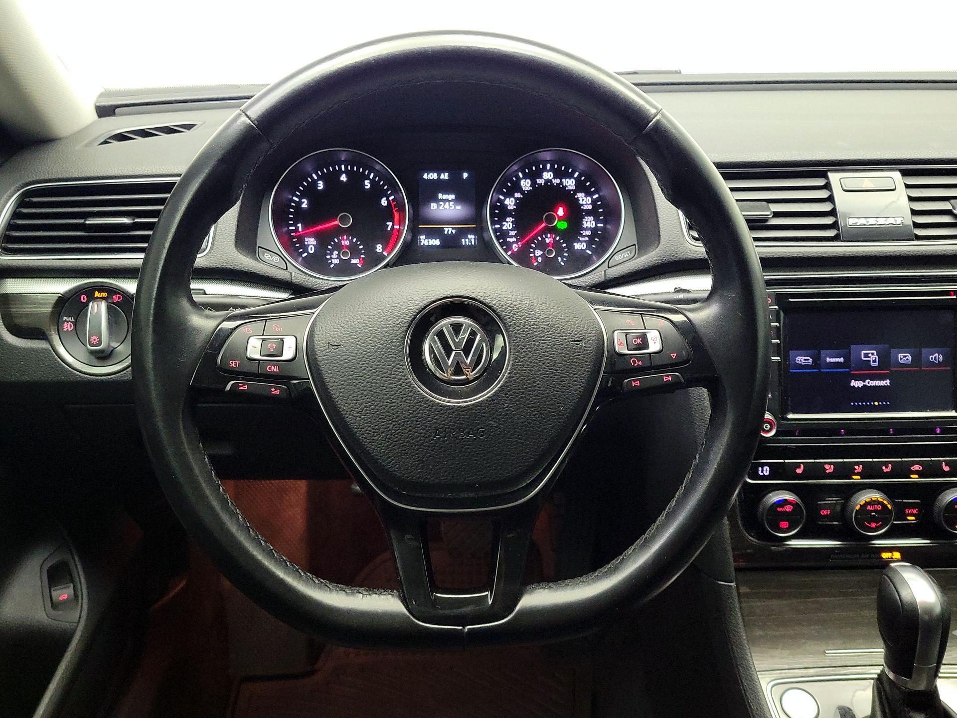Thumbnail: 2018 Volkswagen Passat - 10