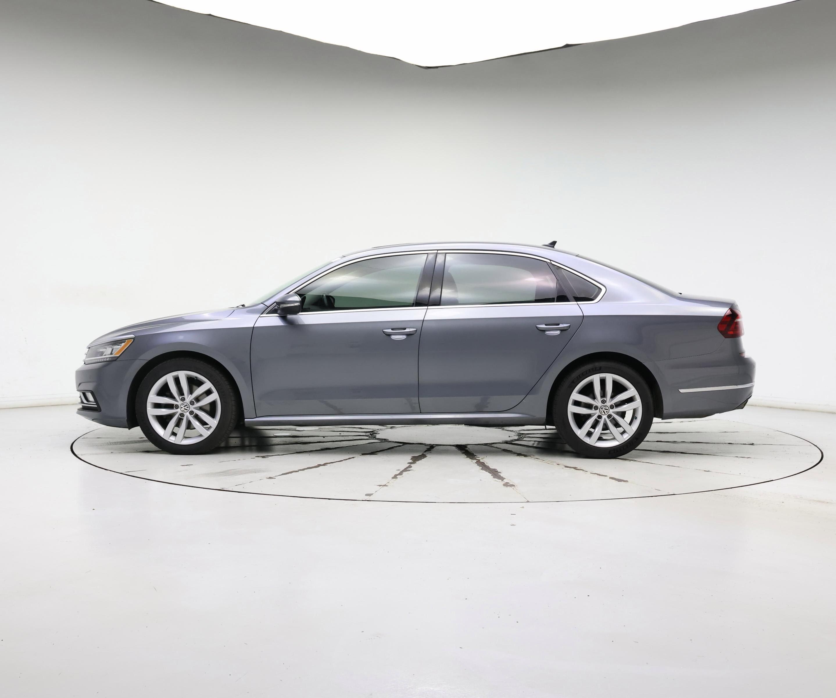 Thumbnail: 2018 Volkswagen Passat - 3