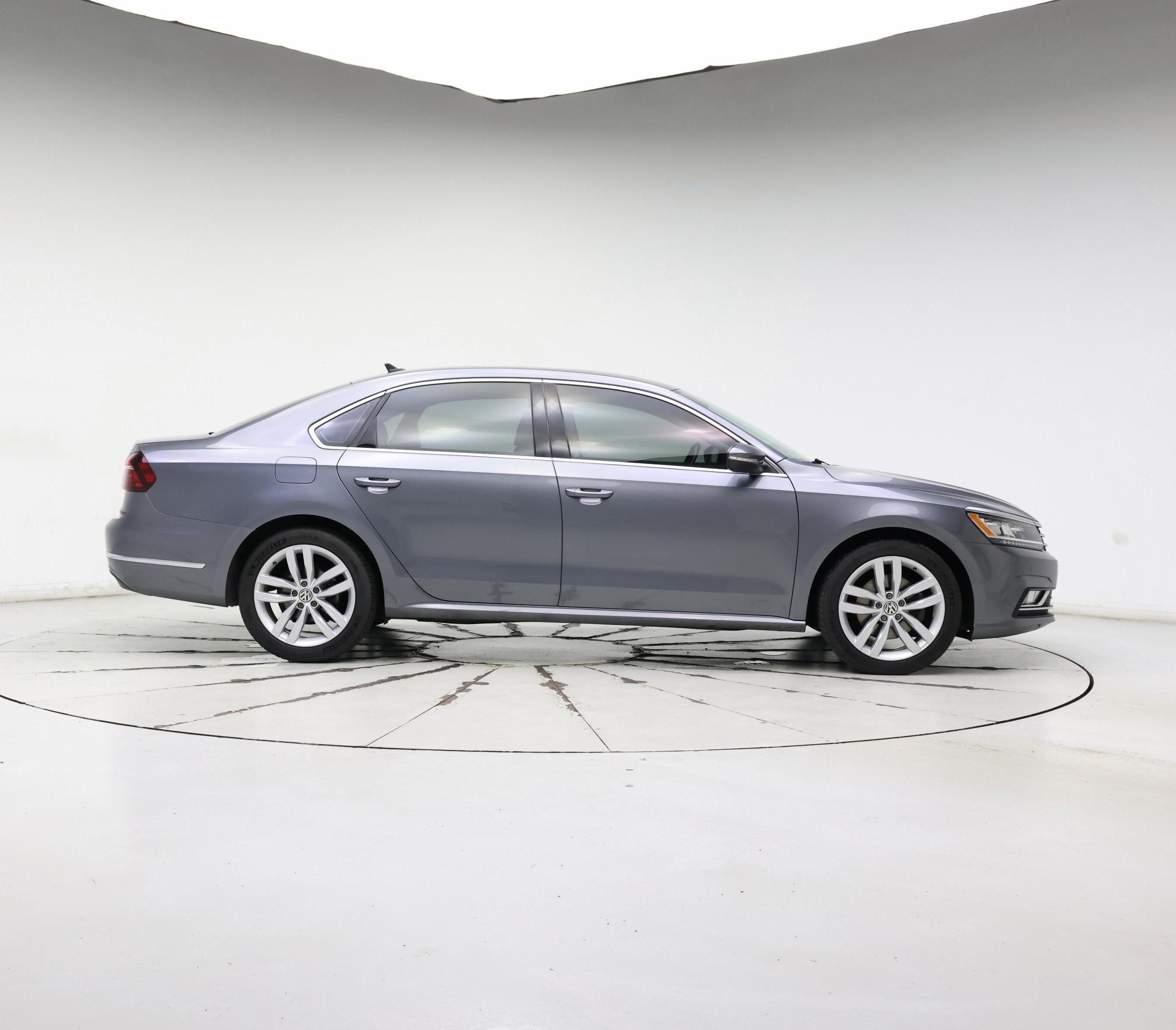 Thumbnail: 2018 Volkswagen Passat - 7