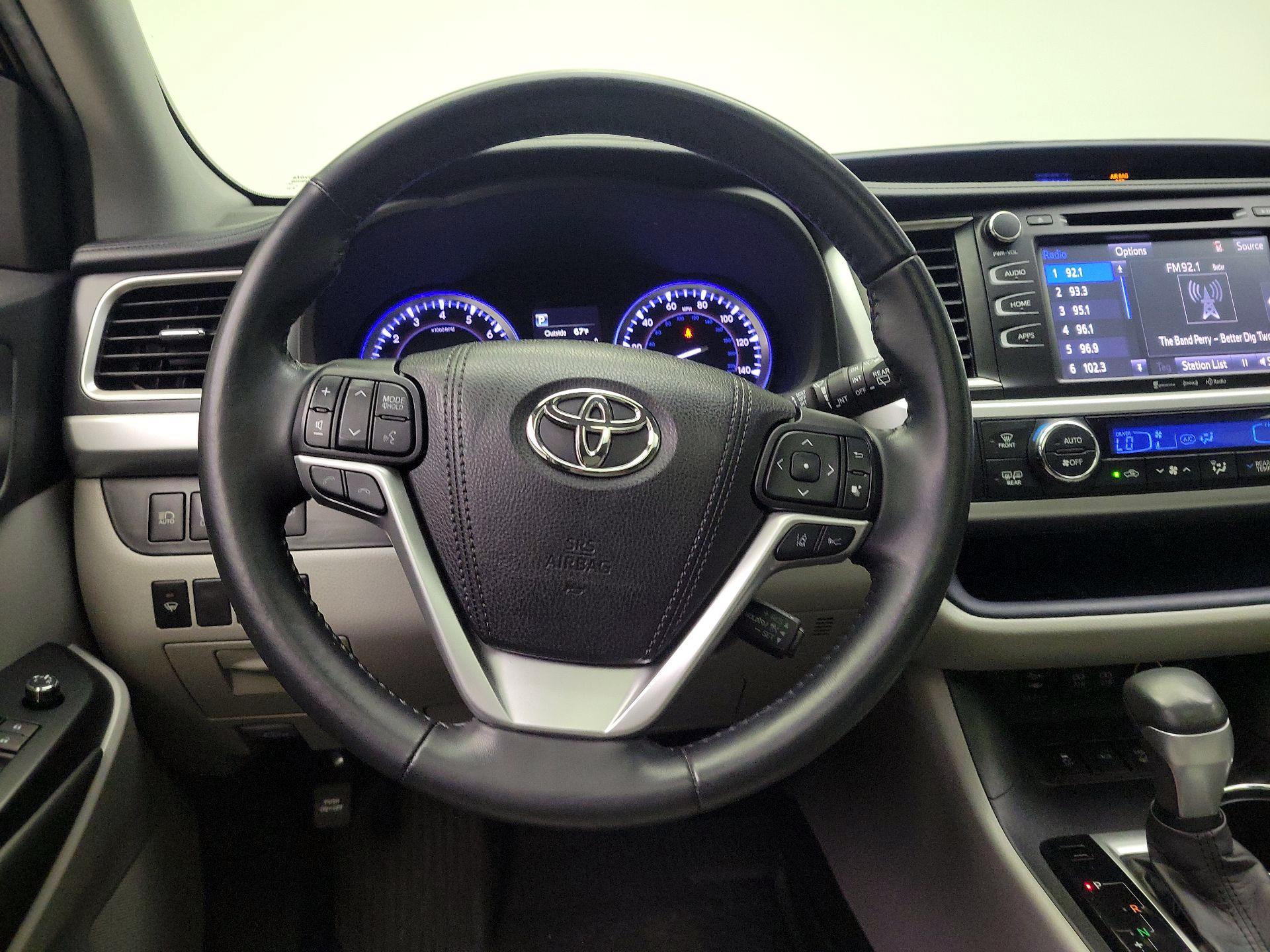 Thumbnail: 2019 Toyota Highlander - 10