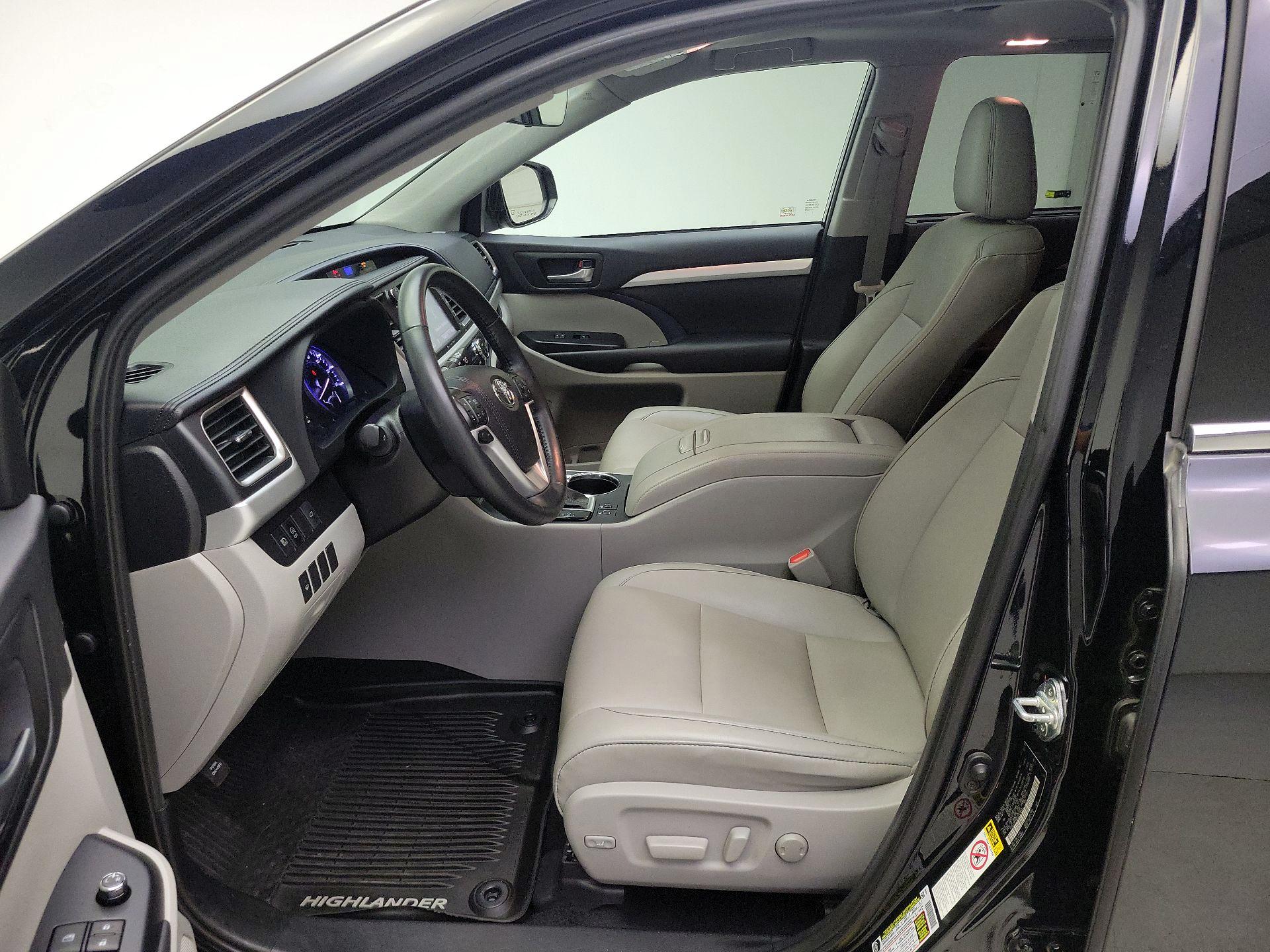 Thumbnail: 2019 Toyota Highlander - 11
