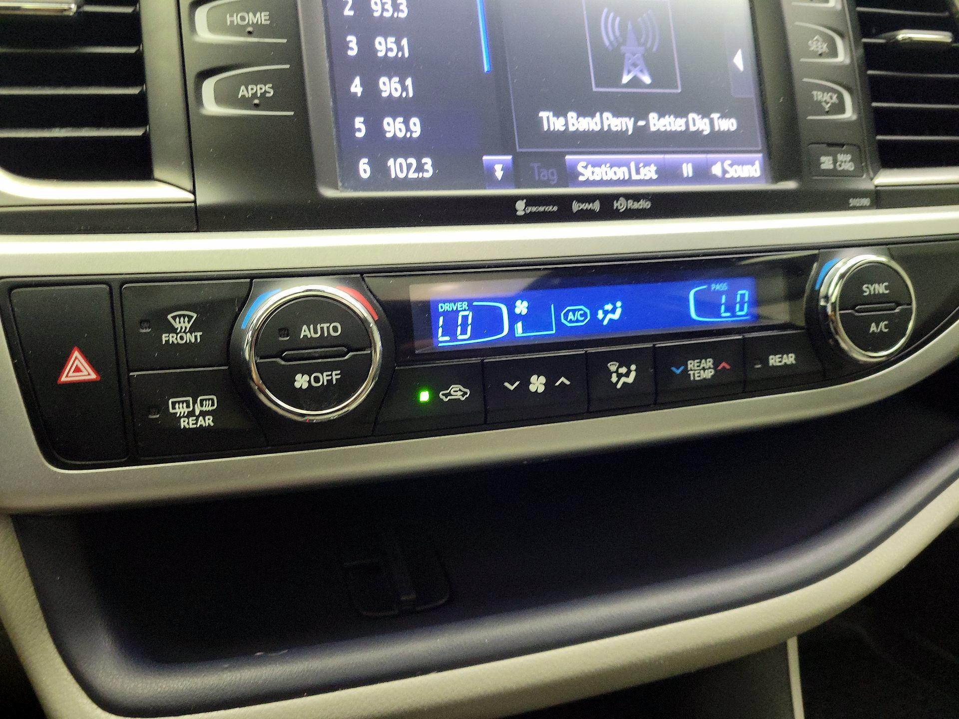Thumbnail: 2019 Toyota Highlander - 17