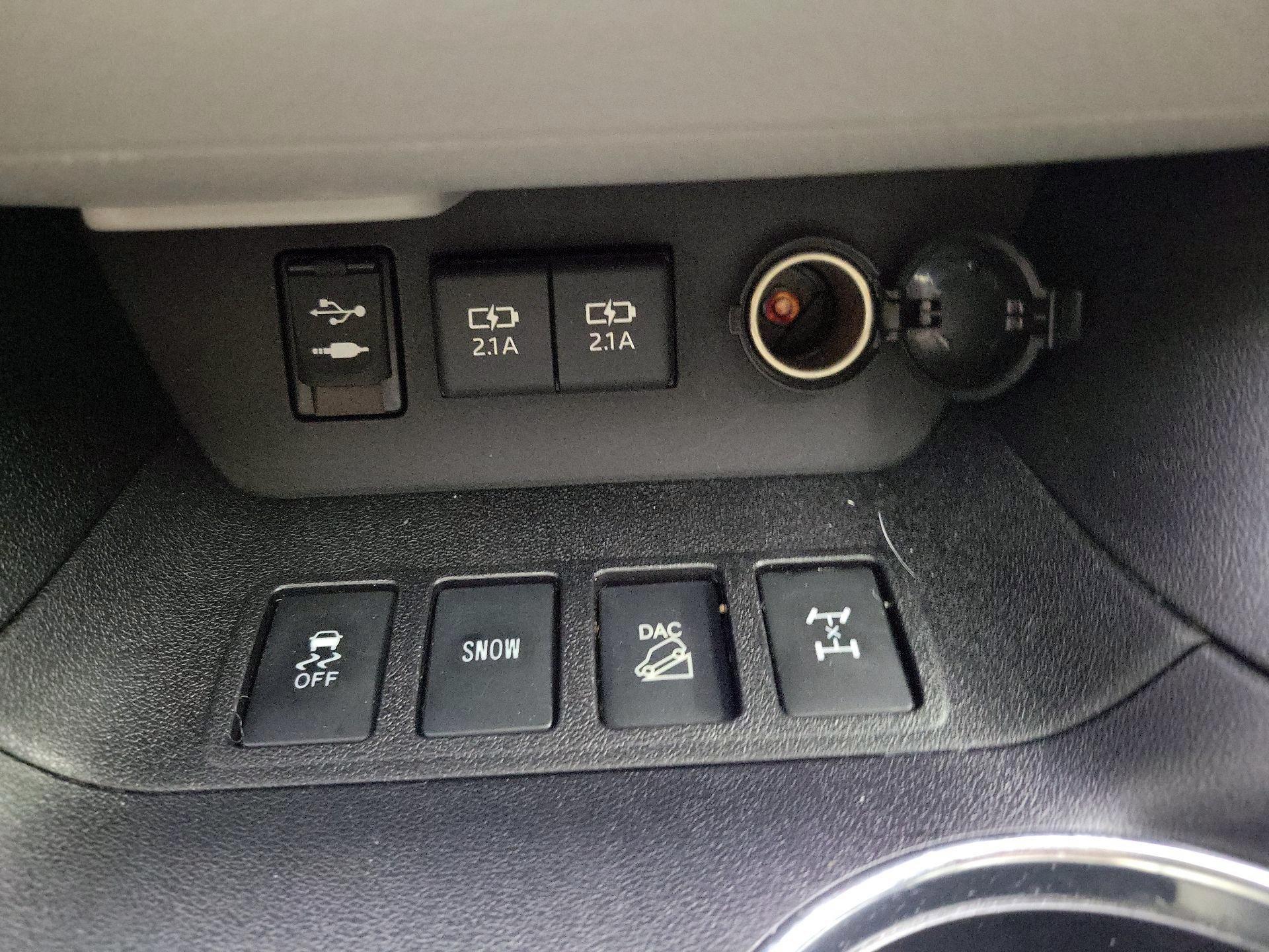 Thumbnail: 2019 Toyota Highlander - 19