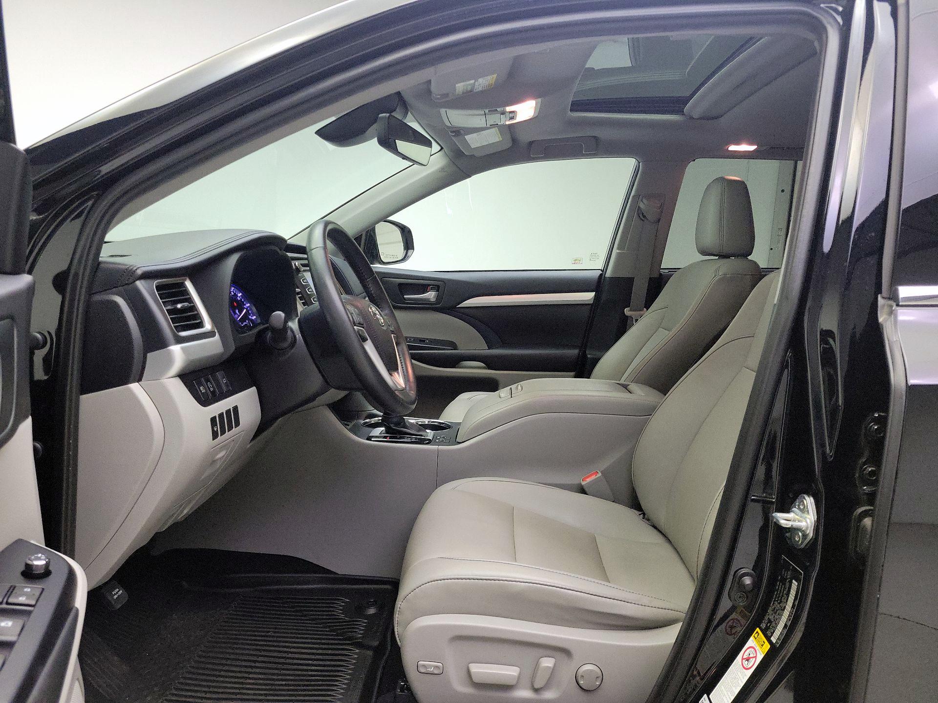 Thumbnail: 2019 Toyota Highlander - 20