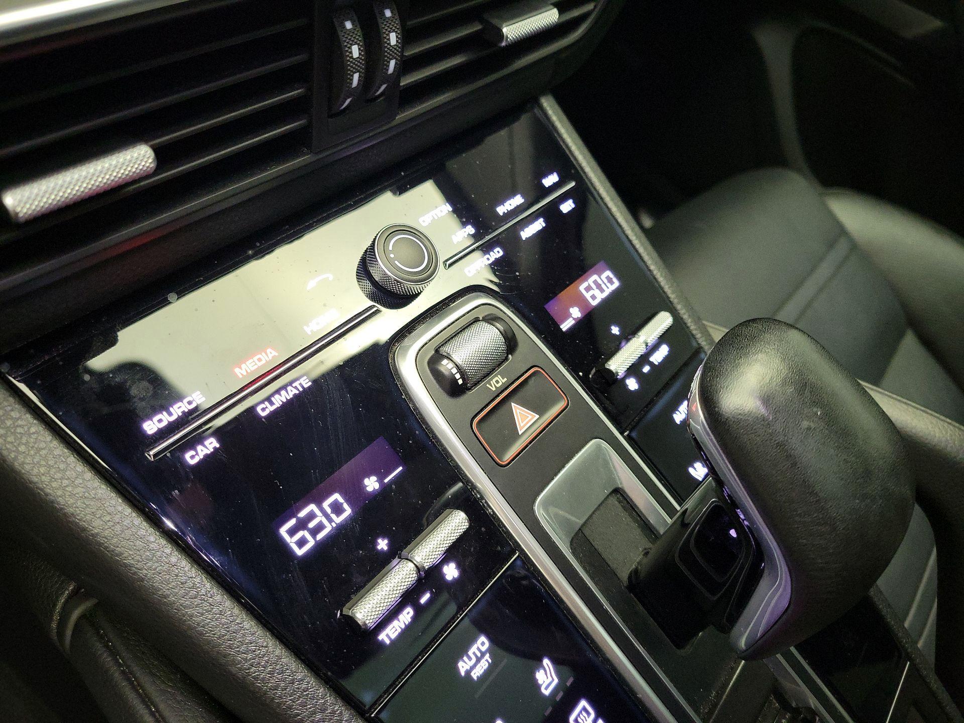 Thumbnail: 2019 Porsche Cayenne - 16