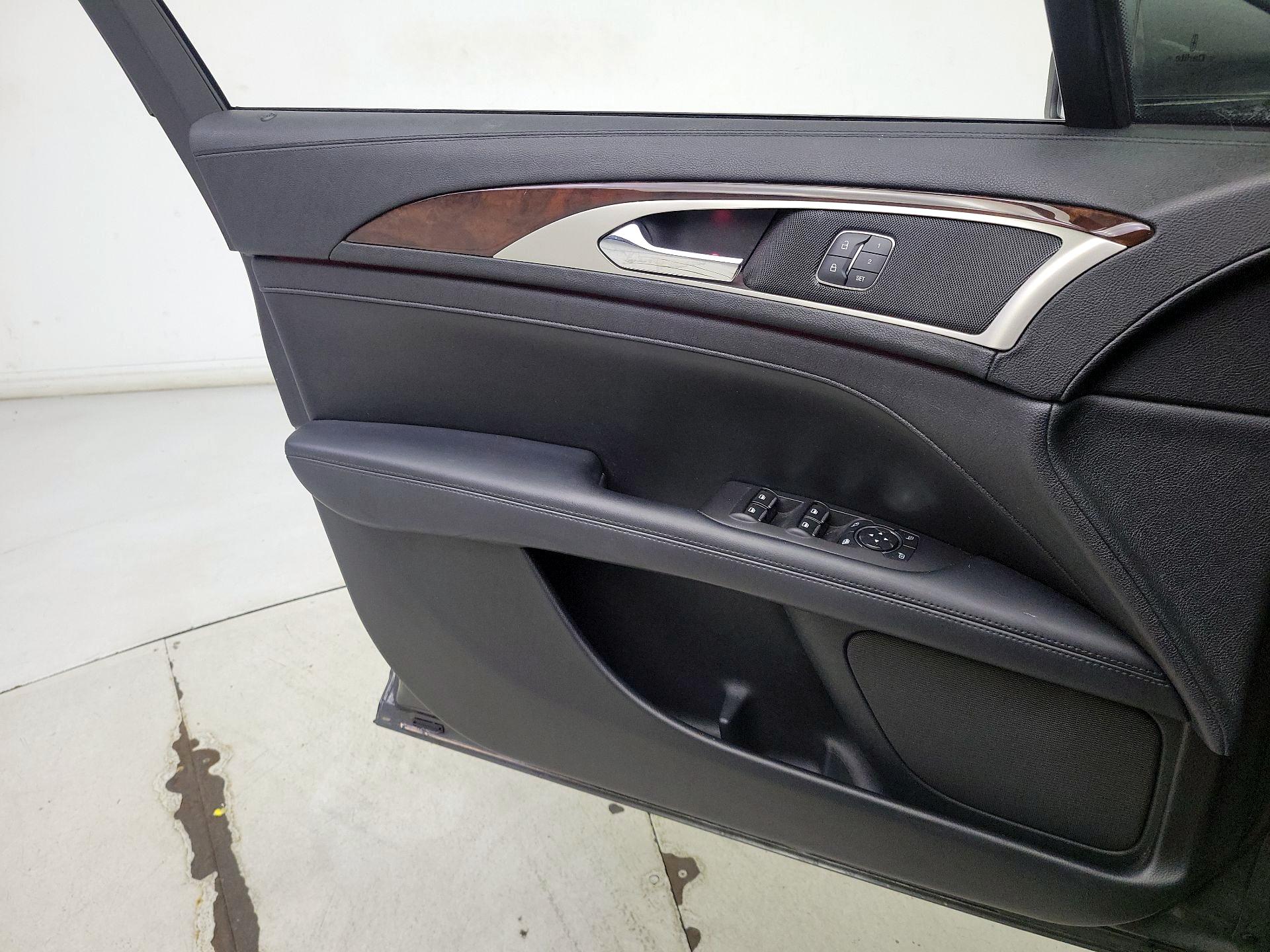 Thumbnail: 2017 Lincoln MKZ - 12