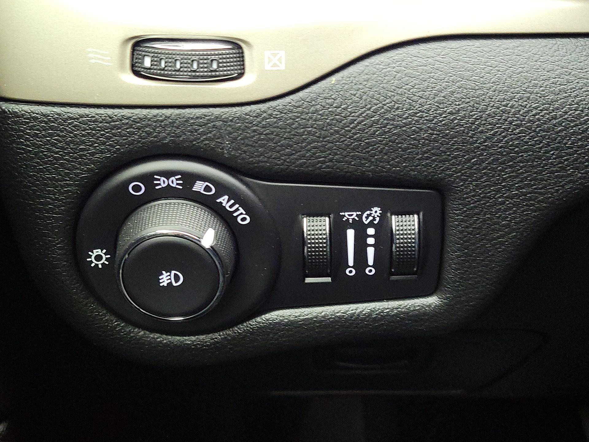 Thumbnail: 2015 Jeep Cherokee - 13