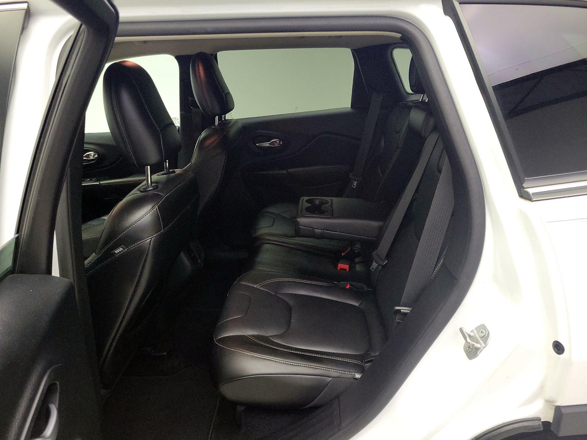 Thumbnail: 2015 Jeep Cherokee - 20