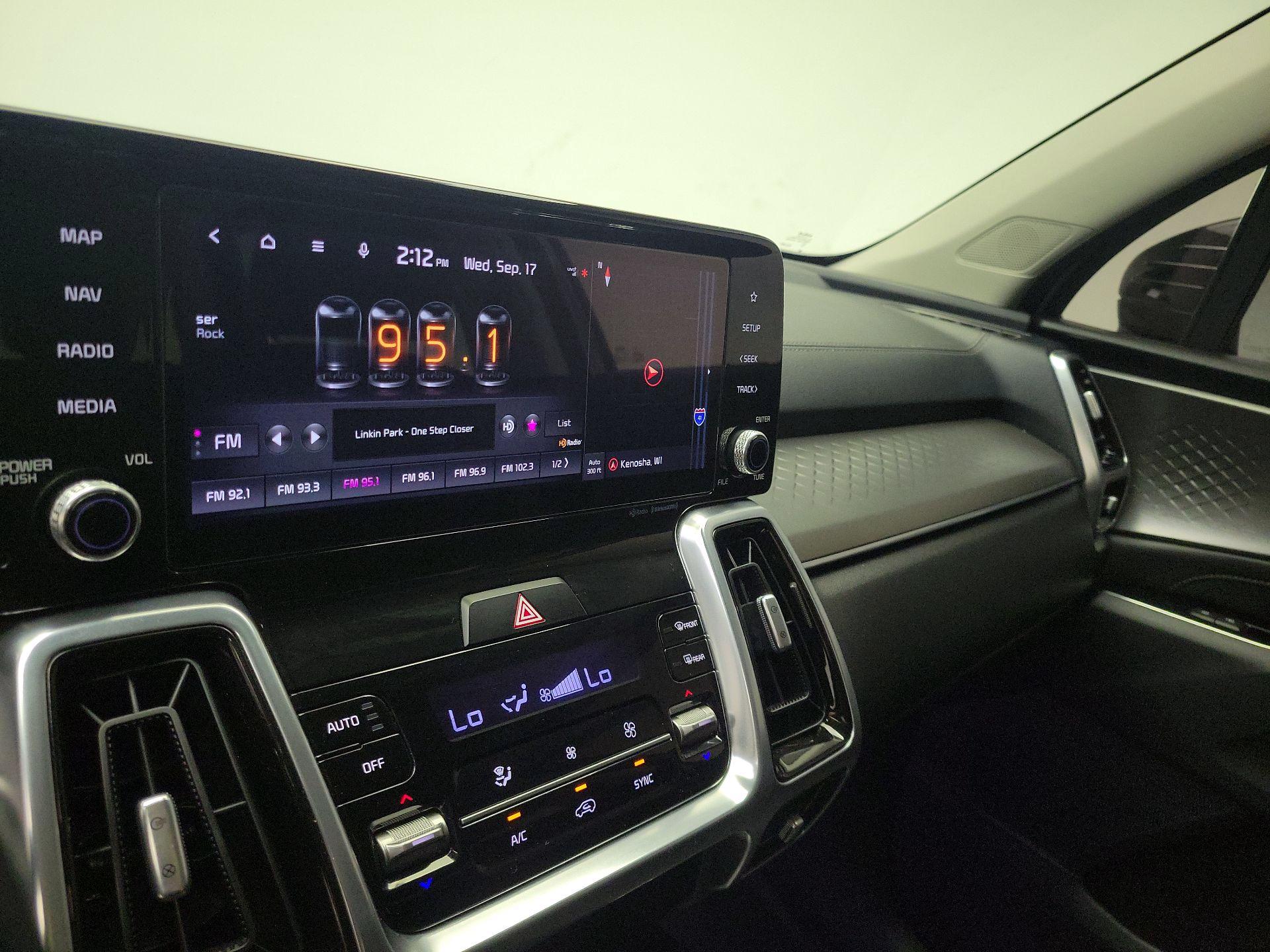 Thumbnail: 2022 Kia Sorento - 16
