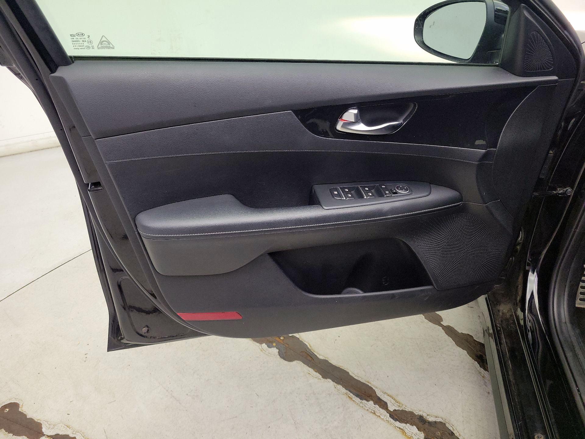 Thumbnail: 2021 Kia Forte - 12